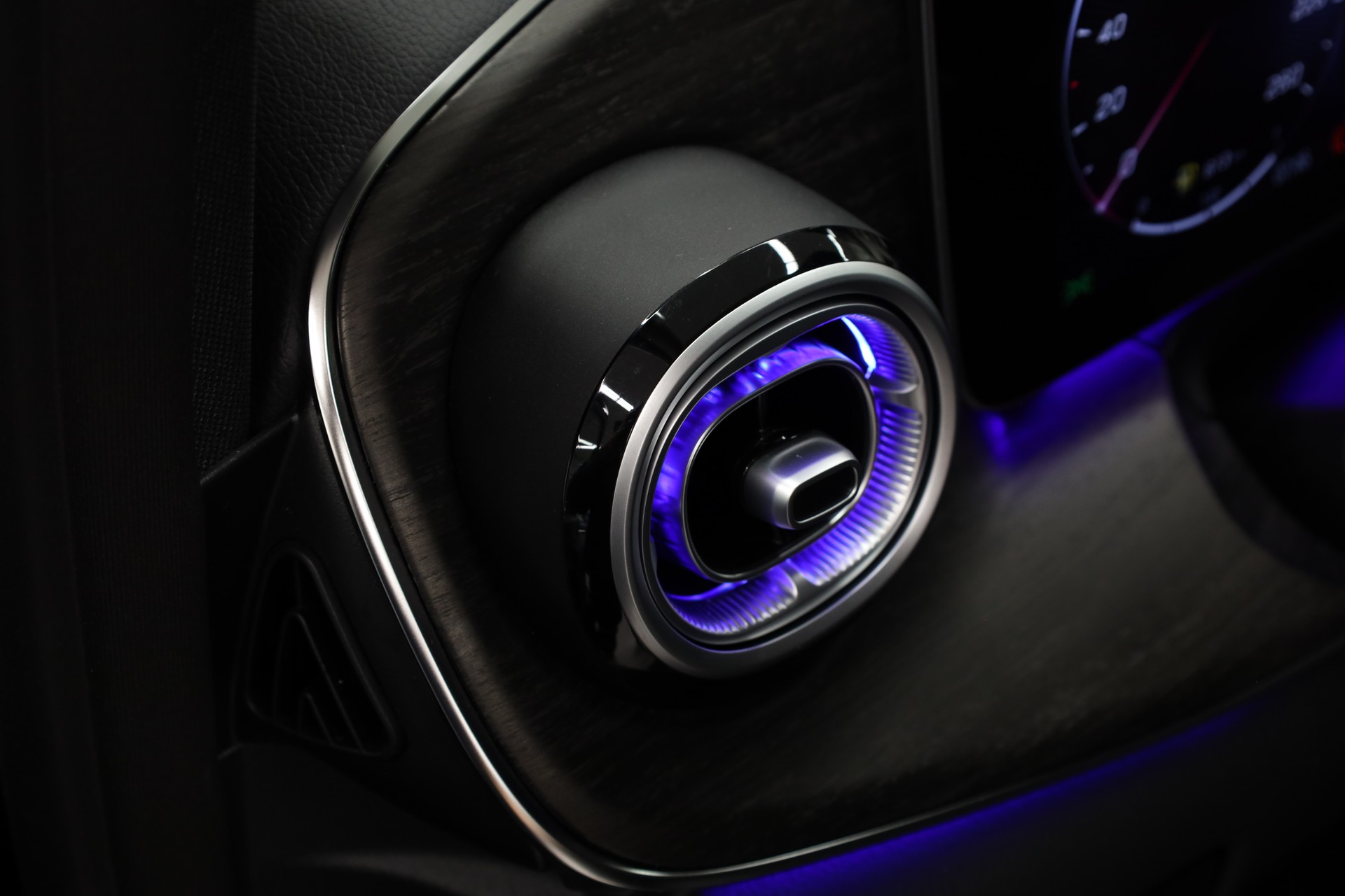 MERCEDES-BENZ V 250 d Avantgarde lang Van-image-16