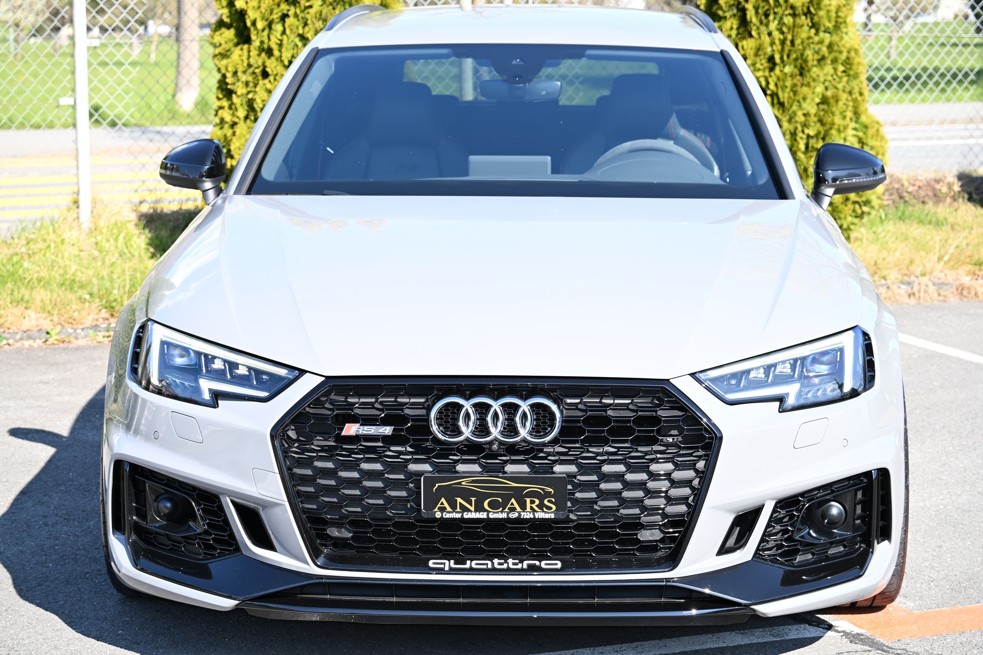 AUDI RS4 Avant 2.9 TFSI Quattro tiptronic Brachialer Sound und Keramikbremsen Neu sowie Neue Bereifung Sommer und Winter-image-2