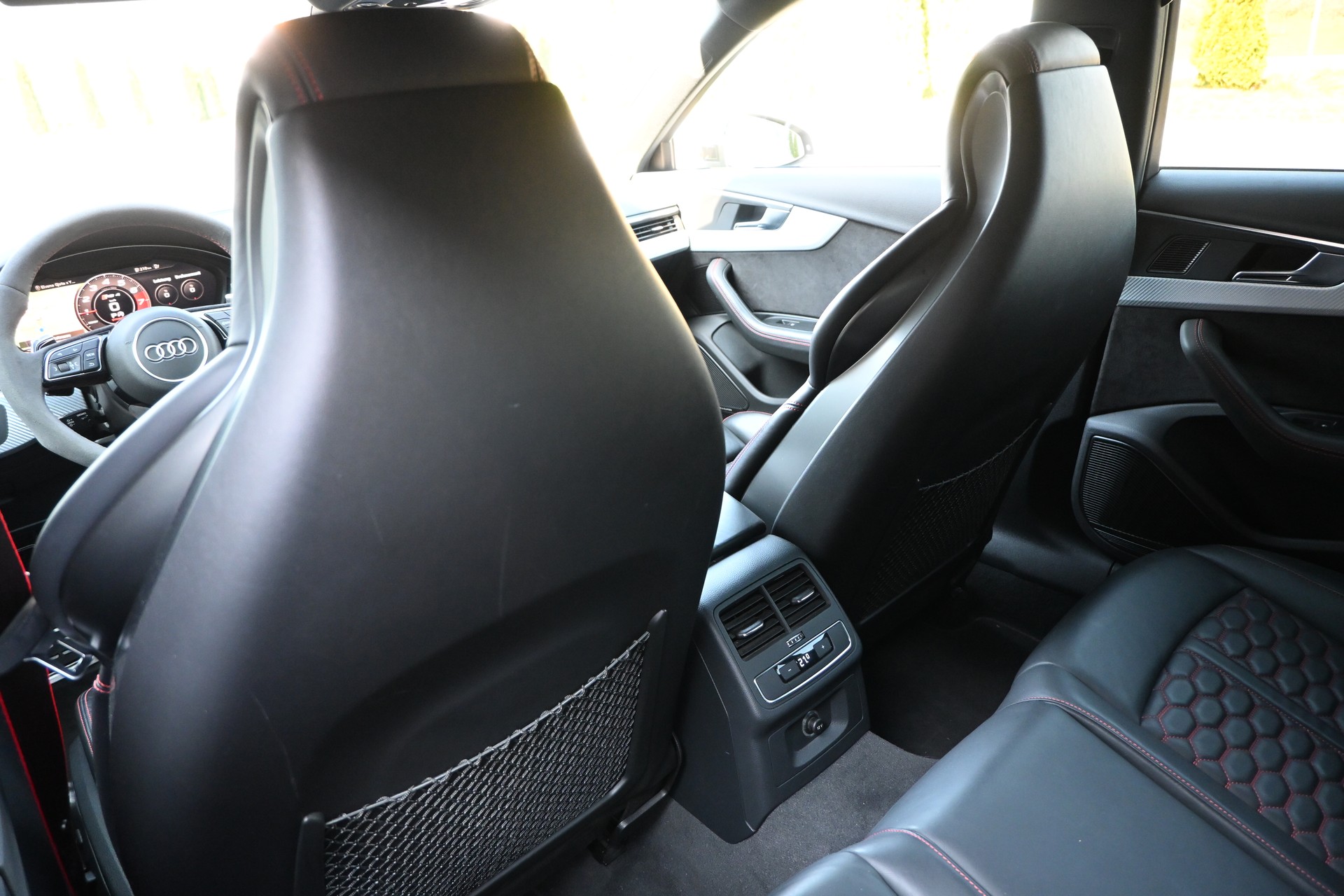 AUDI RS4 Avant 2.9 TFSI Quattro tiptronic Brachialer Sound und Keramikbremsen Neu sowie Neue Bereifung Sommer und Winter-image-15