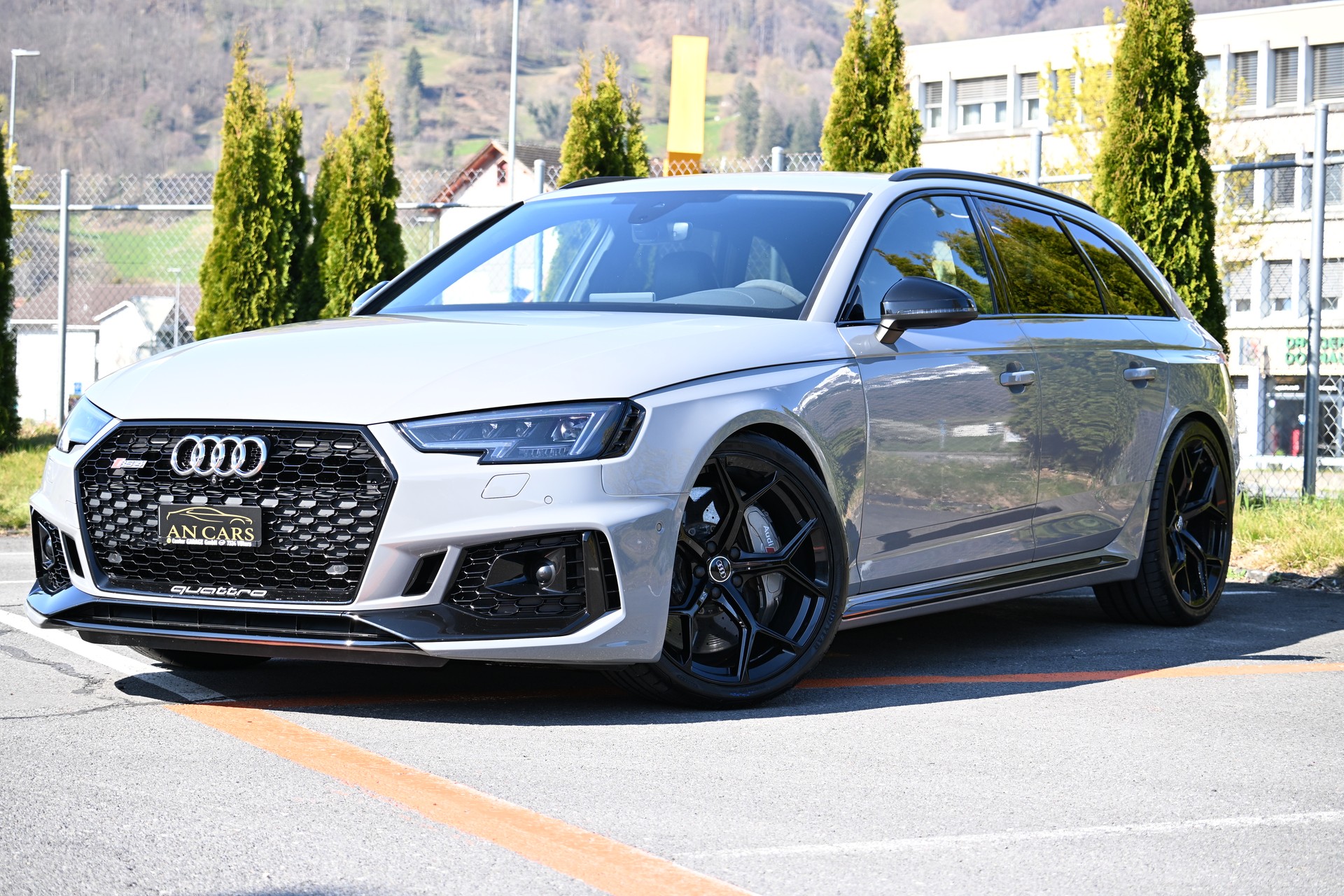 AUDI RS4 Avant 2.9 TFSI Quattro tiptronic Brachialer Sound und Keramikbremsen Neu sowie Neue Bereifung Sommer und Winter-image-5