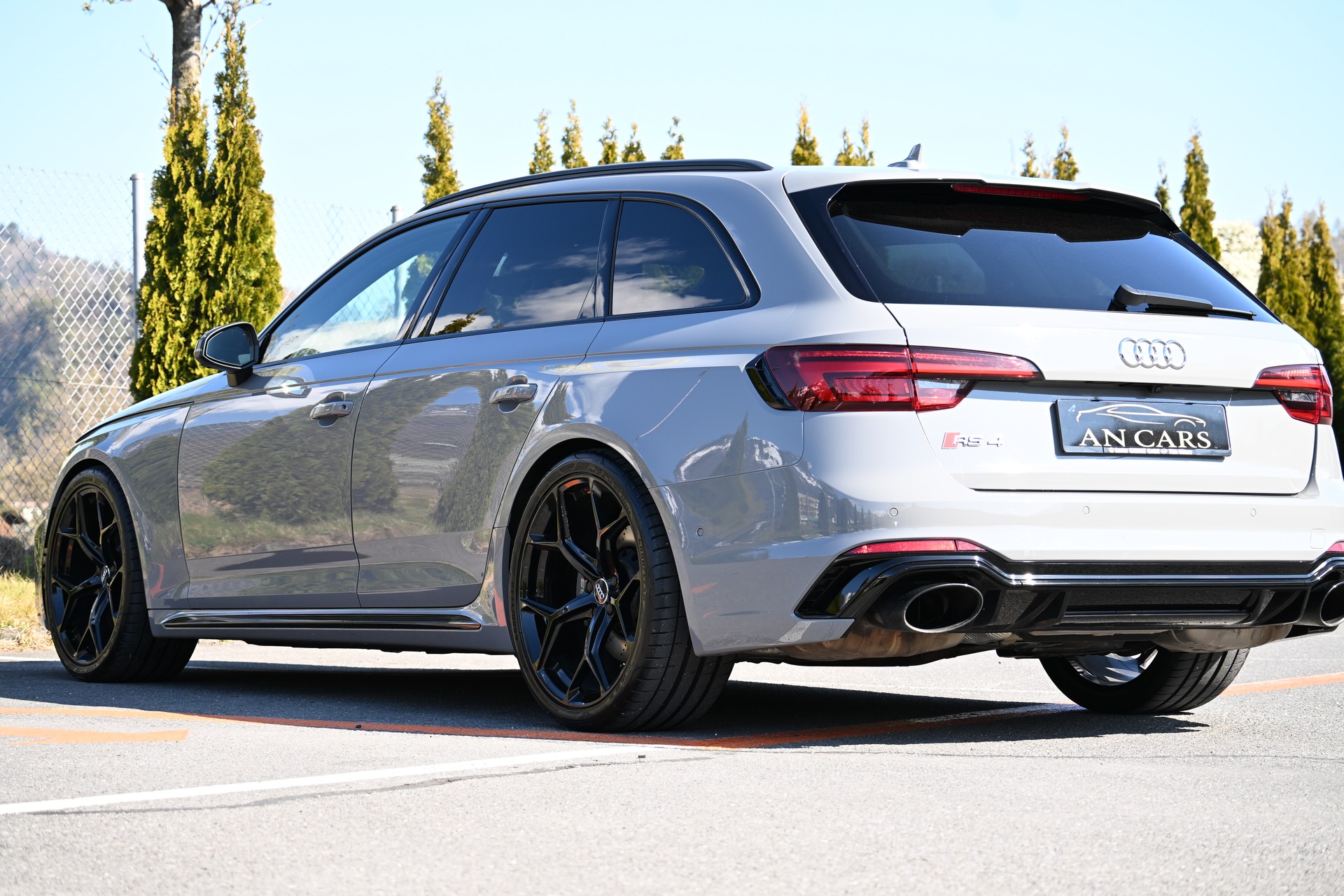 AUDI RS4 Avant 2.9 TFSI Quattro tiptronic Brachialer Sound und Keramikbremsen Neu sowie Neue Bereifung Sommer und Winter-image-8