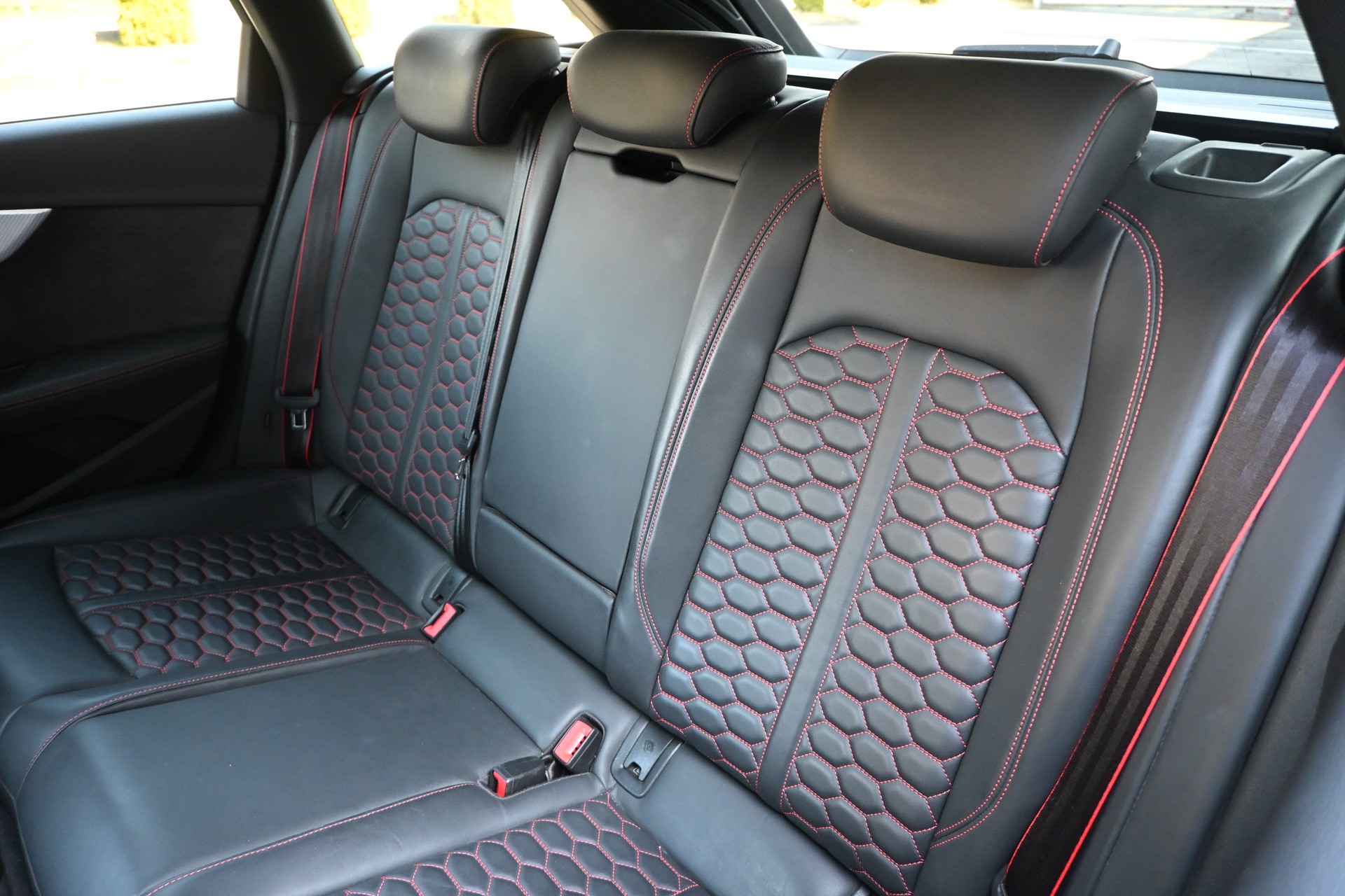AUDI RS4 Avant 2.9 TFSI Quattro tiptronic Brachialer Sound und Keramikbremsen Neu sowie Neue Bereifung Sommer und Winter-image-13