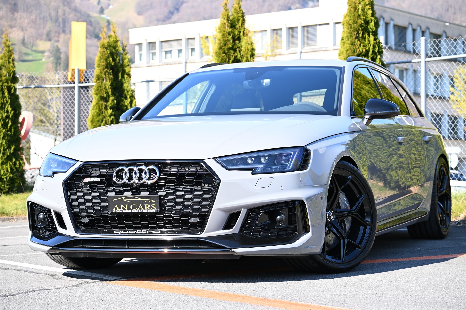AUDI RS4 Avant 2.9 TFSI Quattro tiptronic Brachialer Sound und Keramikbremsen Neu sowie Neue Bereifung Sommer und Winter-image-6