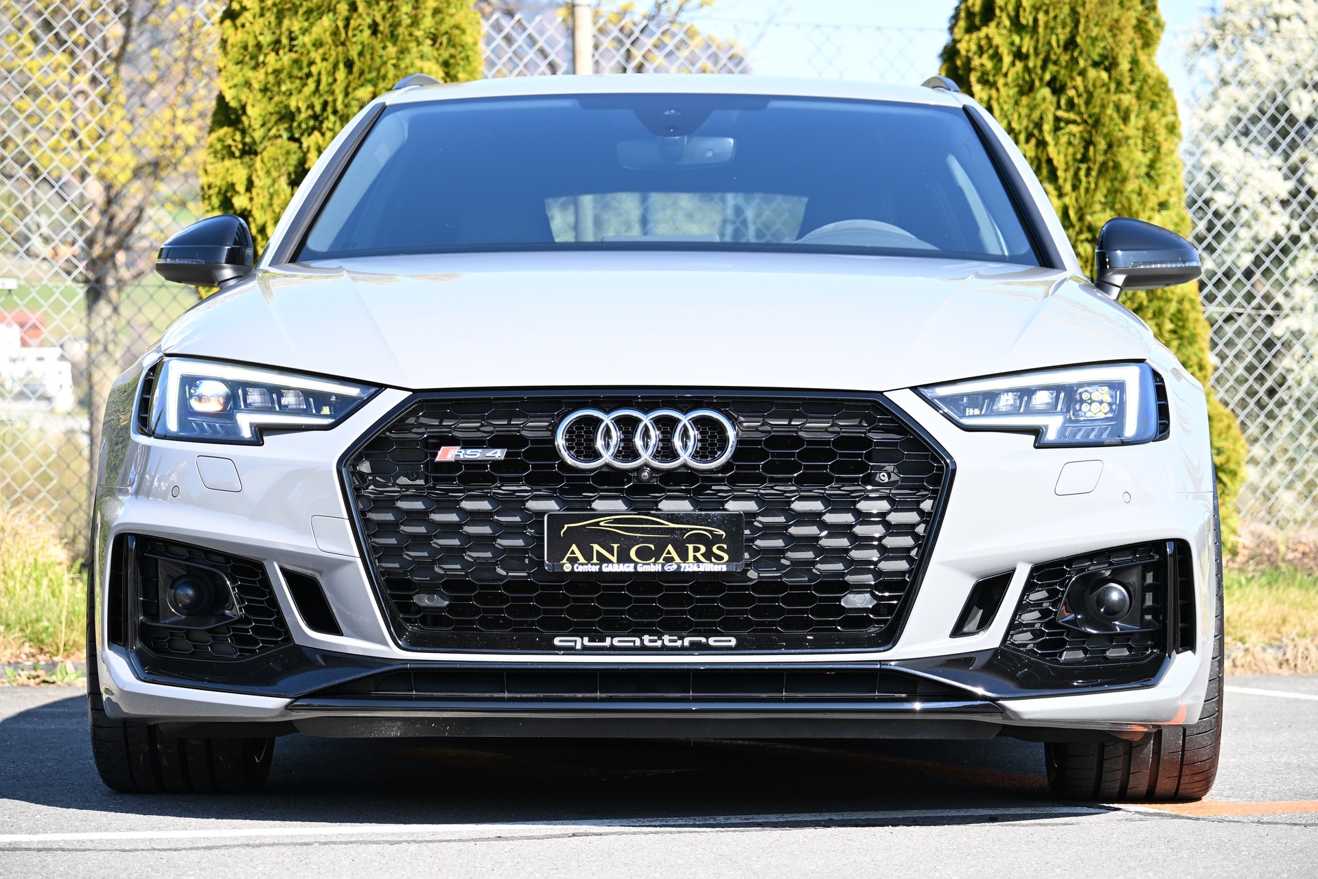 AUDI RS4 Avant 2.9 TFSI Quattro tiptronic Brachialer Sound und Keramikbremsen Neu sowie Neue Bereifung Sommer und Winter-image-3