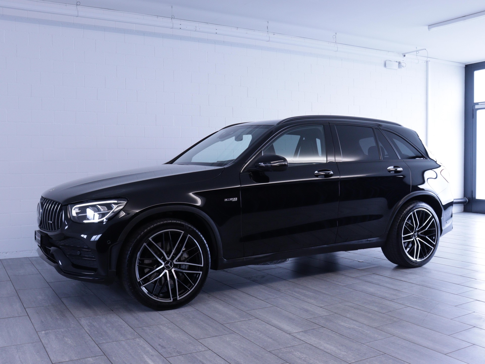 MERCEDES-BENZ GLC 43 AMG 4m-showroom-element-1