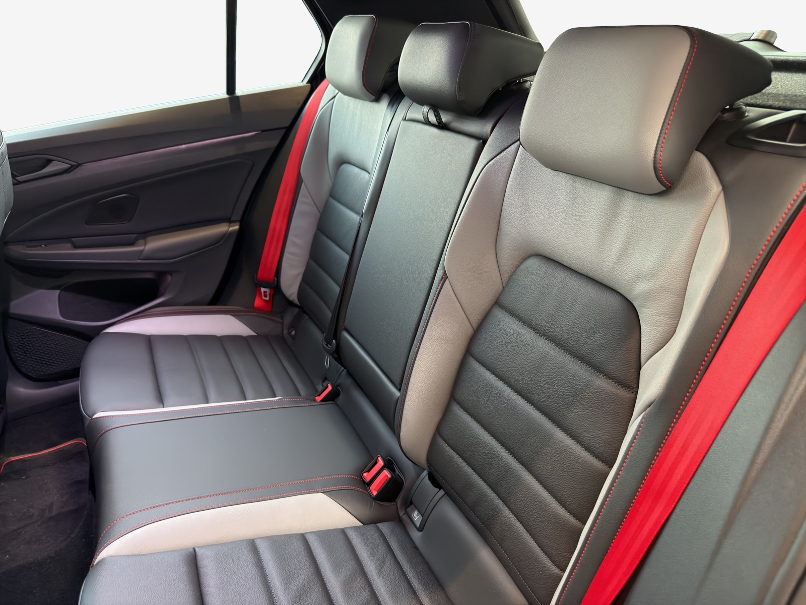VW Golf 2.0 TSI GTI Edition 50 DSG-image-11