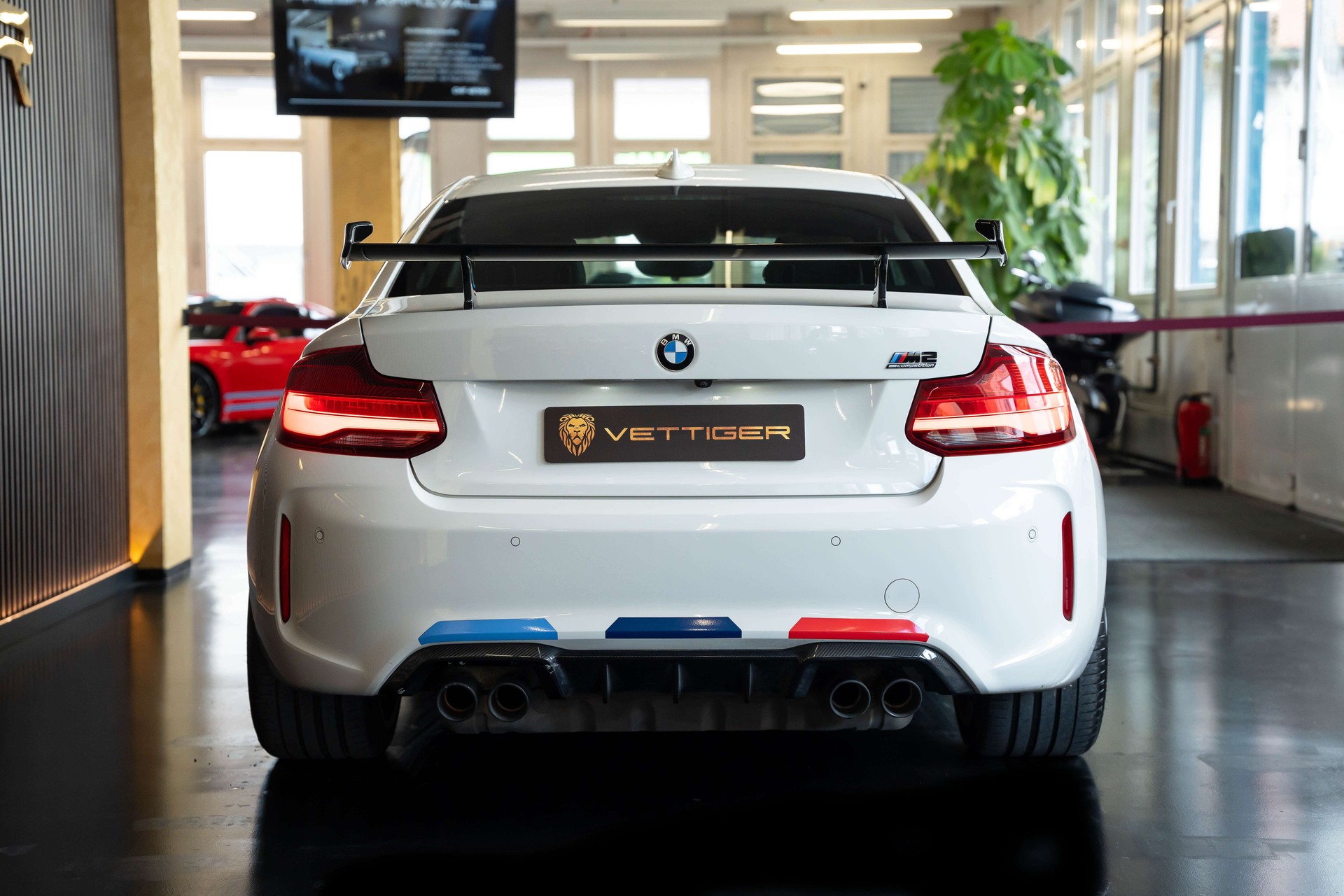 BMW M2 Competition Drivelogic-showroom-element-3