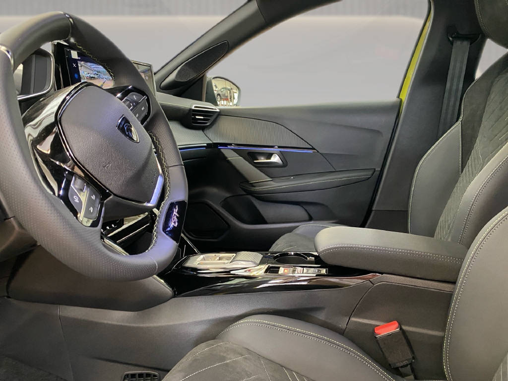 PEUGEOT 208 Hybrid 145 e-DCS6 GT-image-9