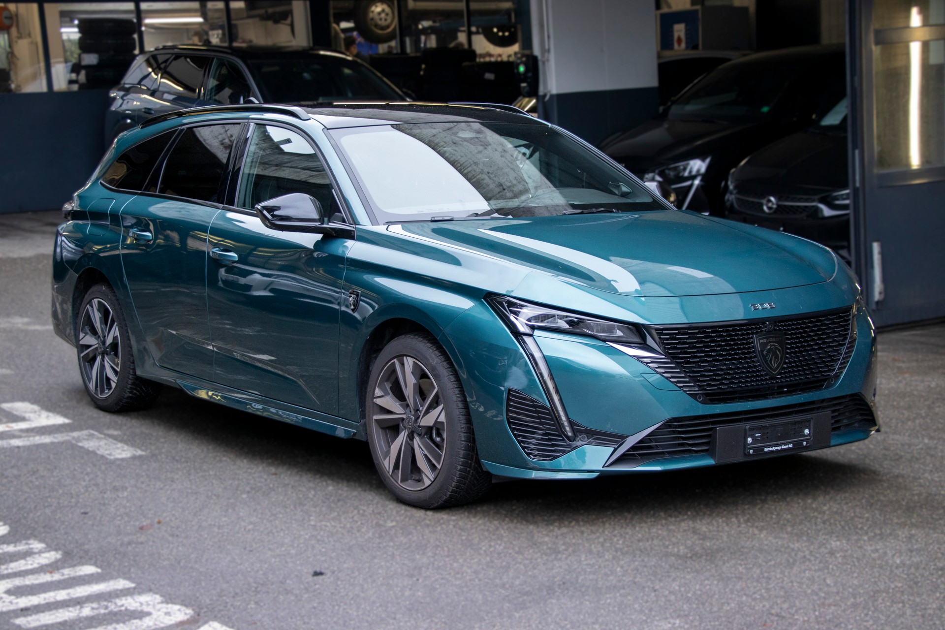 PEUGEOT 308 SW 1.2 HEV 136 GT-showroom-element-3