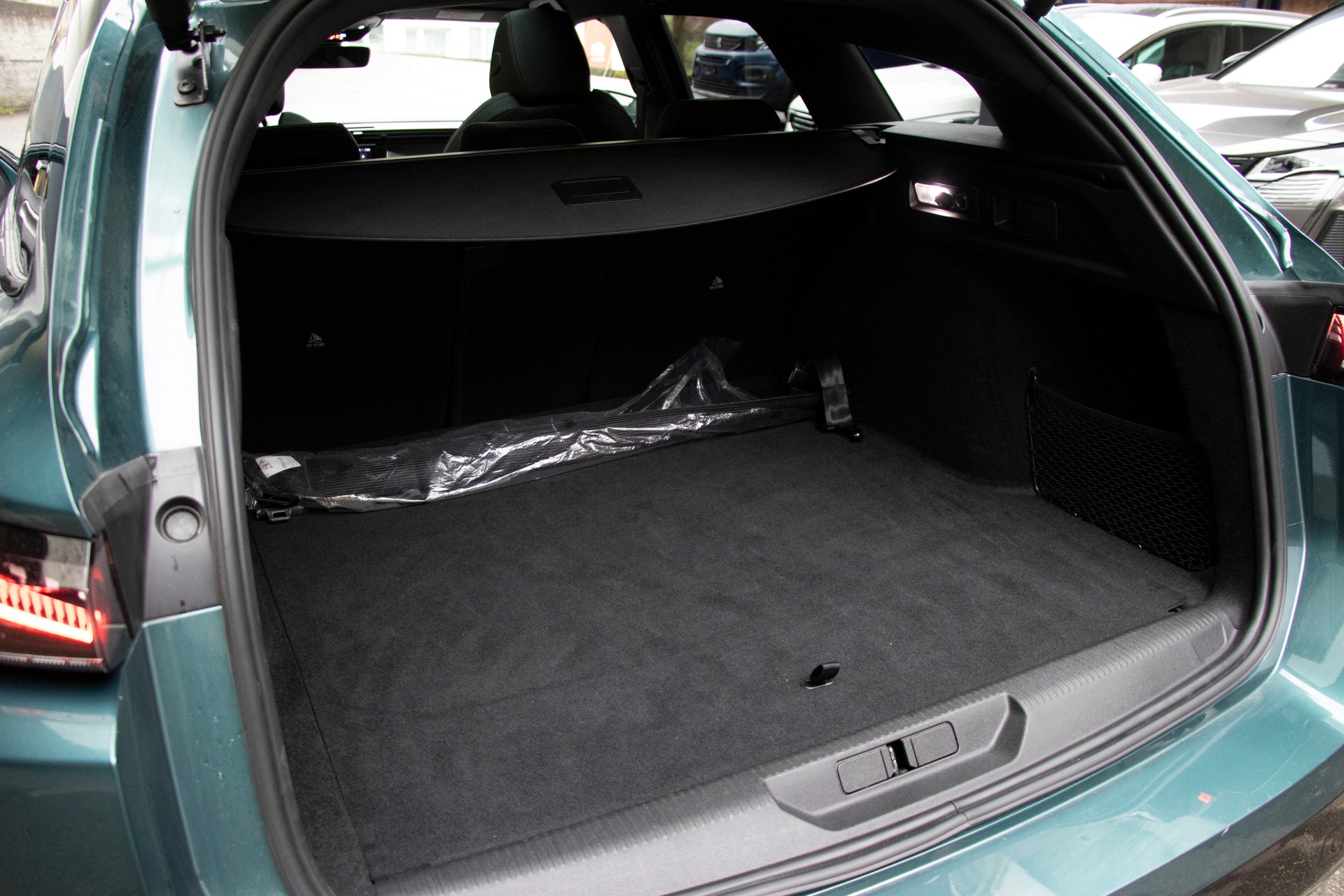 PEUGEOT 308 SW 1.2 HEV 136 GT-image-6