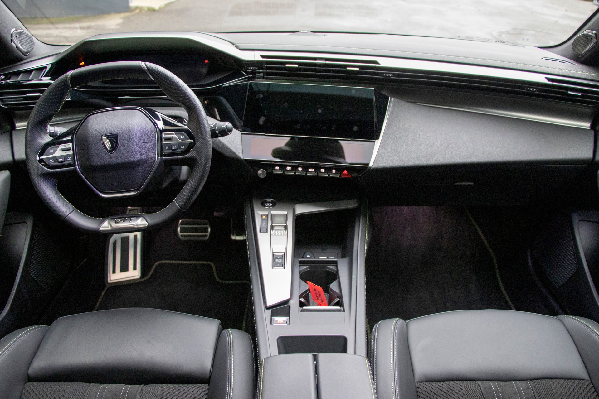 PEUGEOT 308 SW 1.2 HEV 136 GT-image-5