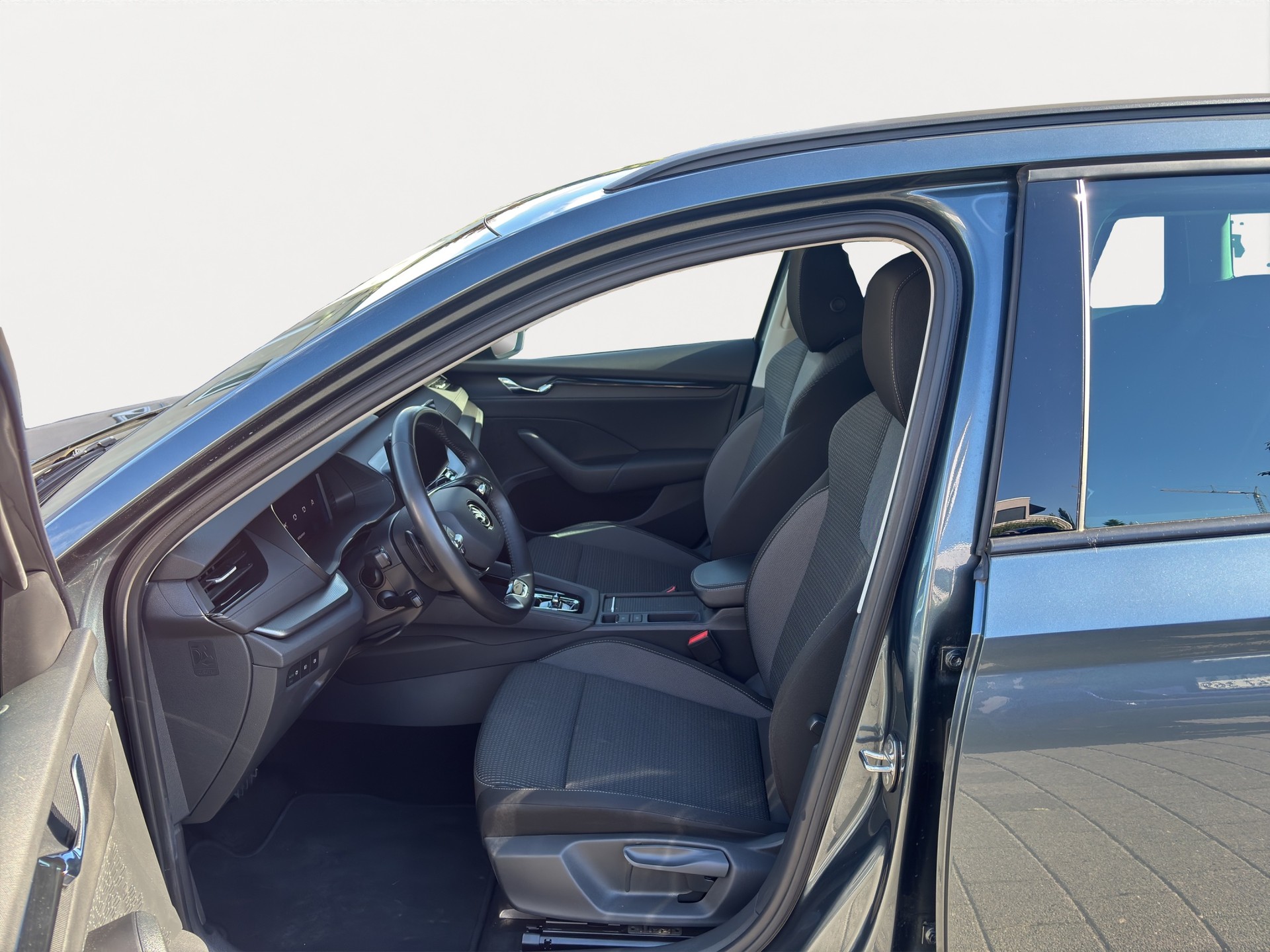 SKODA Octavia Combi 1.0 TSI mHEV DSG Ambition-image-8