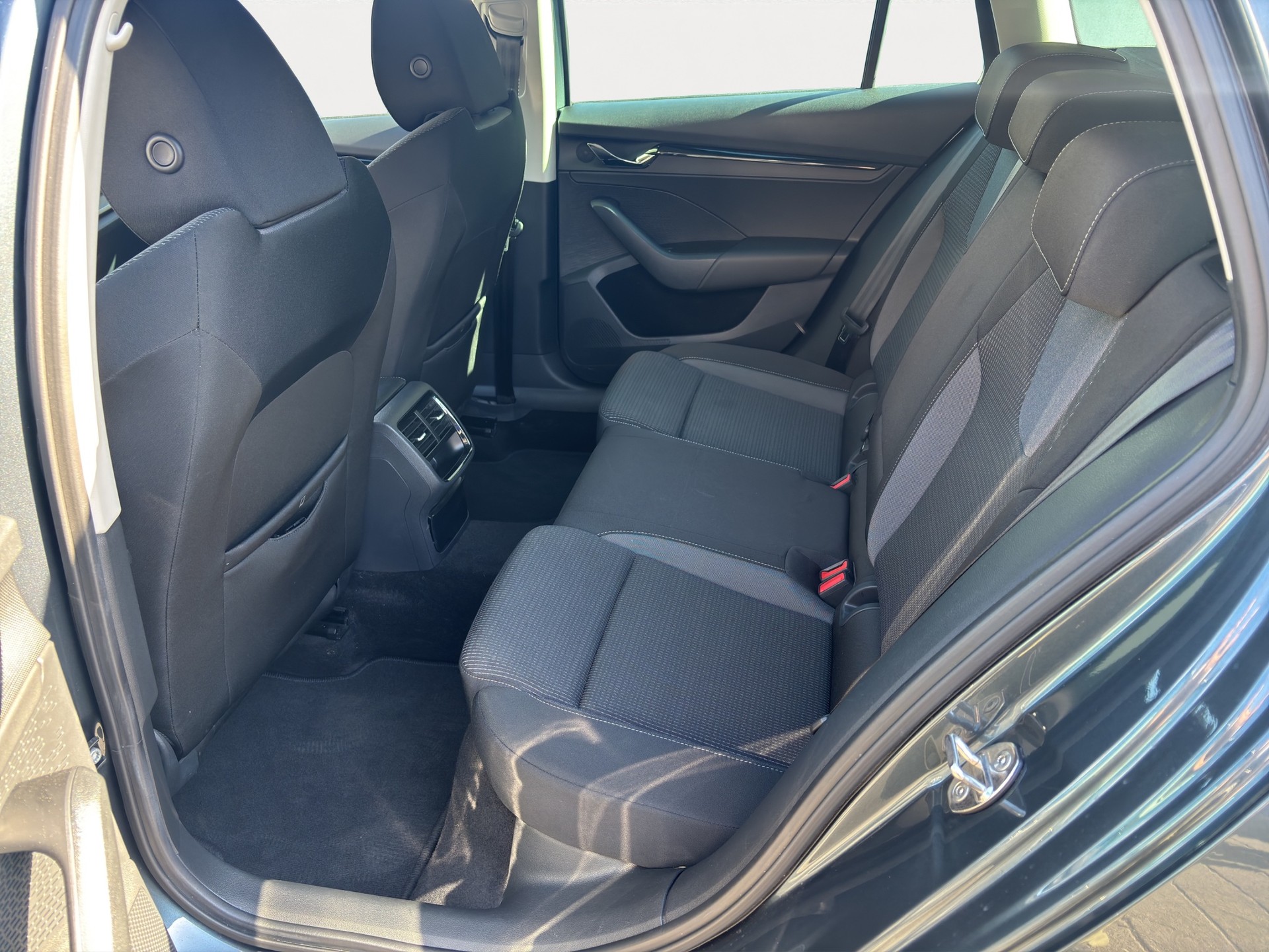 SKODA Octavia Combi 1.0 TSI mHEV DSG Ambition-image-12