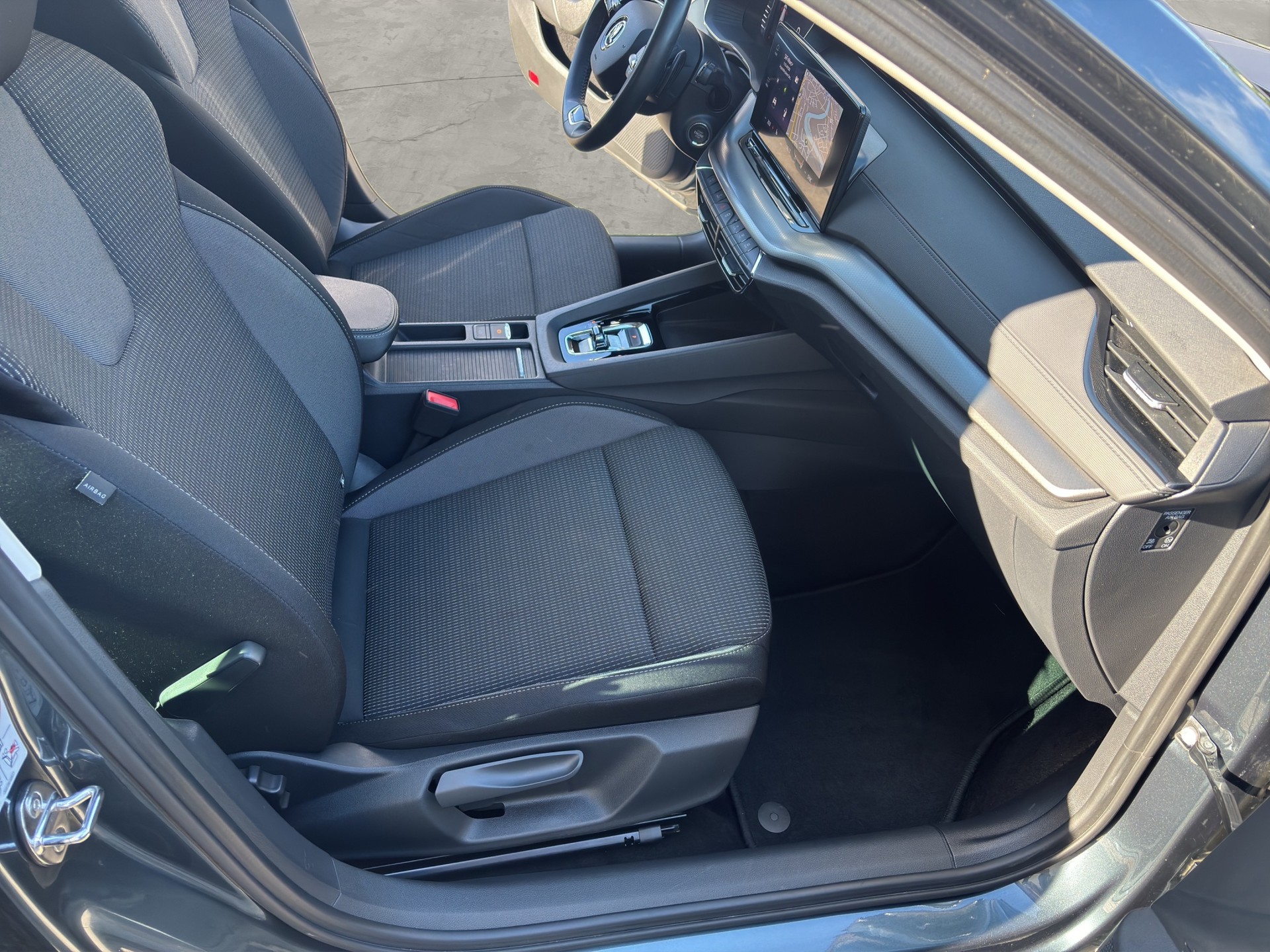 SKODA Octavia Combi 1.0 TSI mHEV DSG Ambition-image-16