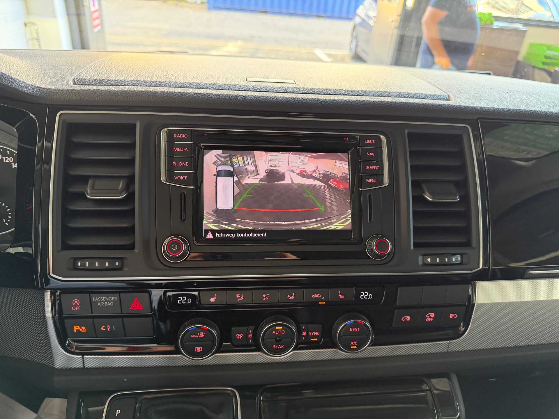 VW T6 Multivan 2.0 Bi-TDI 204 PS Highline Liberty DSG-image-16