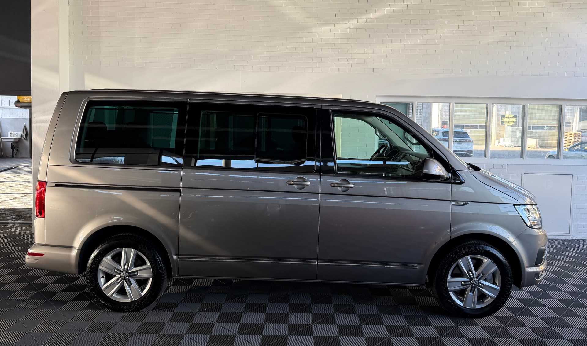 VW T6 Multivan 2.0 Bi-TDI 204 PS Highline Liberty DSG-showroom-element-1