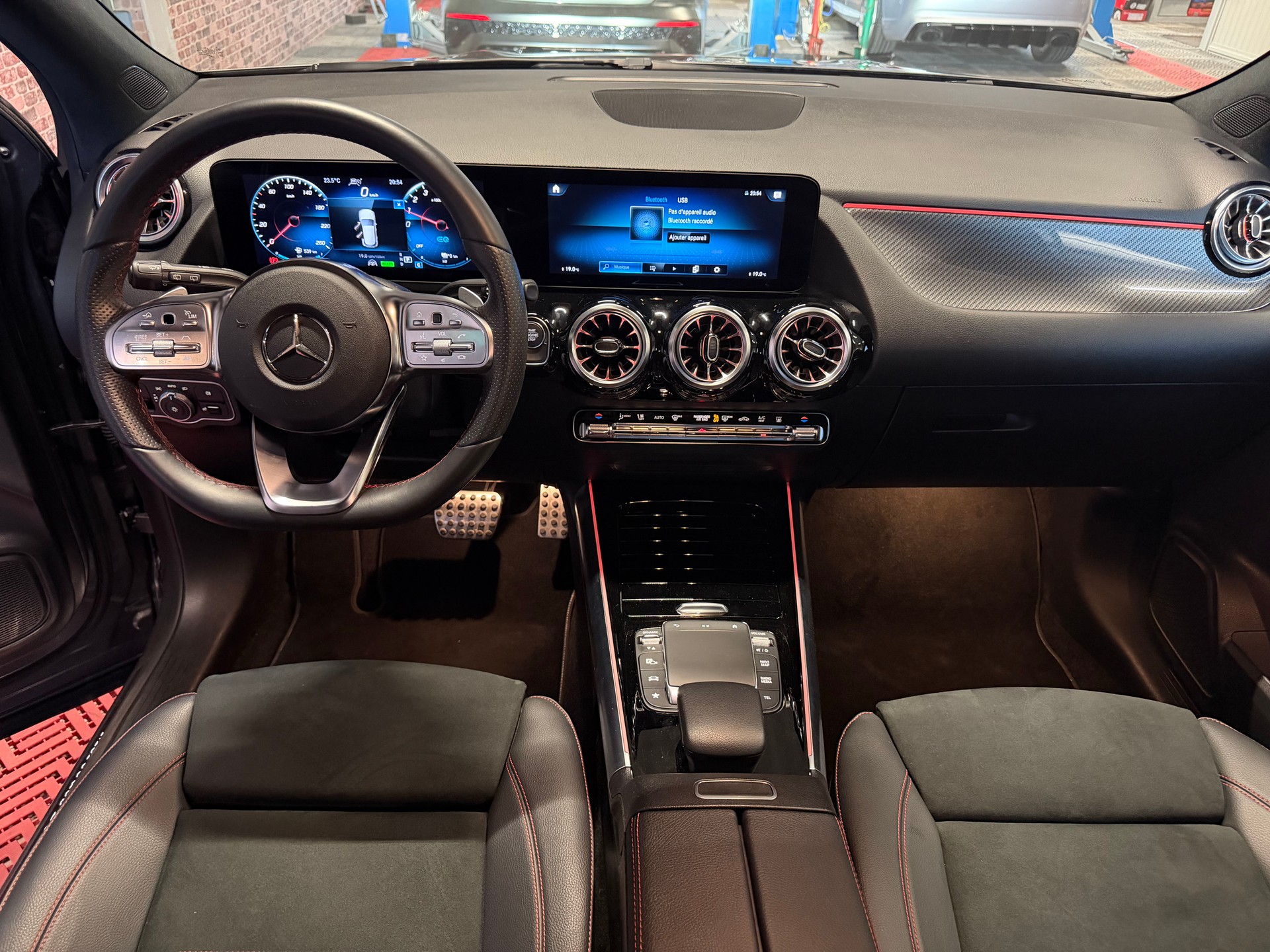 MERCEDES-BENZ GLA 250 e 8G-DCT AMG LINE-image-14