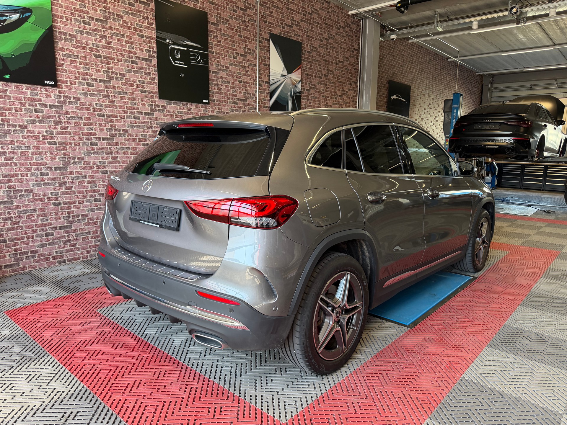 MERCEDES-BENZ GLA 250 e 8G-DCT AMG LINE-image-3