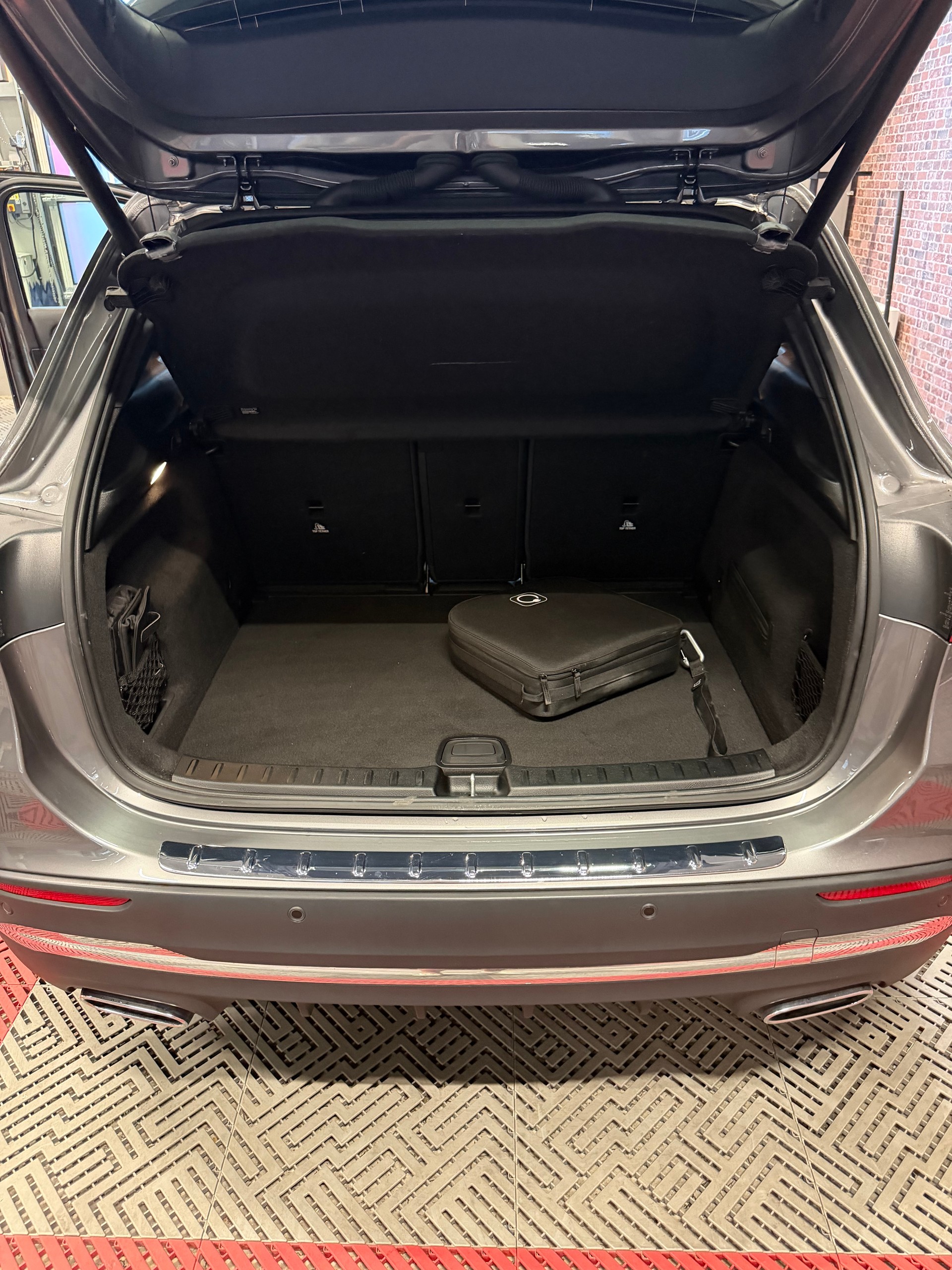 MERCEDES-BENZ GLA 250 e 8G-DCT AMG LINE-image-8