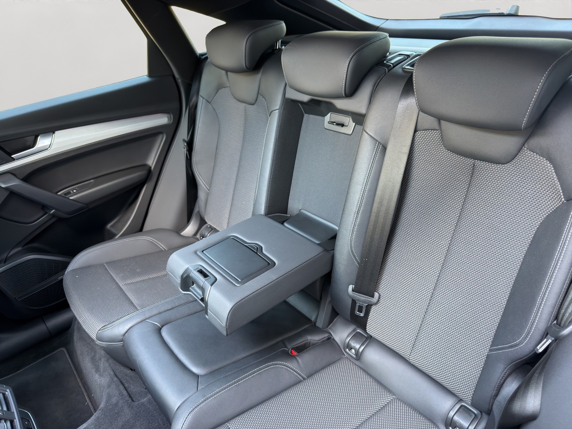 AUDI Q5 Sportback 40 TDI S-Line Blackedition quattro S-tronic-image-3