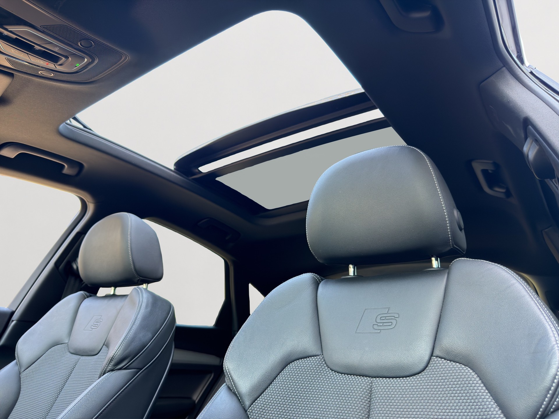 AUDI Q5 Sportback 40 TDI S-Line Blackedition quattro S-tronic-image-4