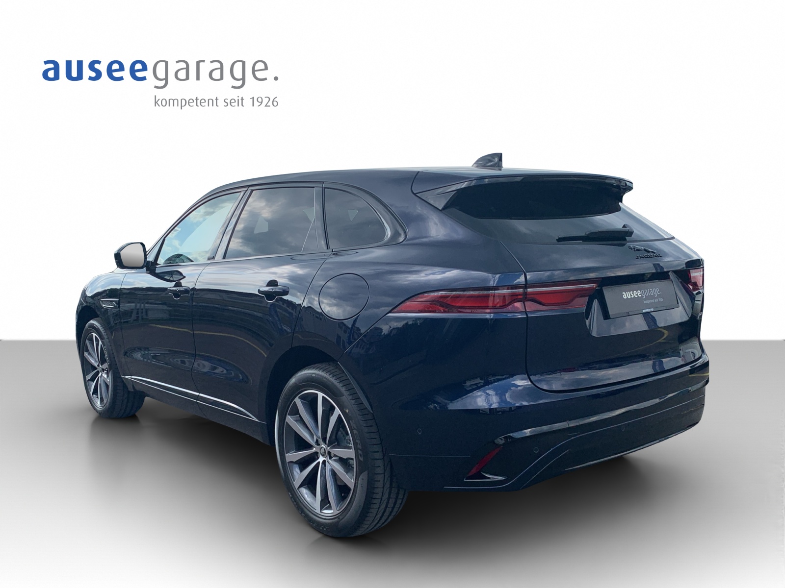 JAGUAR F-Pace 2.0 P400e R-Dynamic HSE 90th Anniversary Ed. AWD 90-showroom-element-2