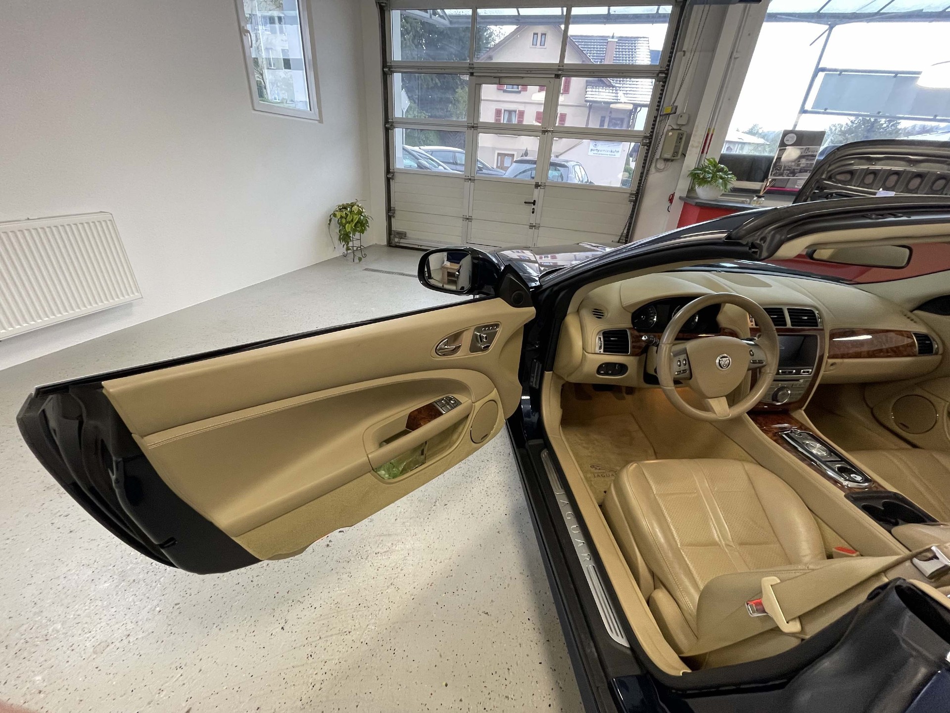 JAGUAR XK Convertible 5.0 V8 Special Edition-image-12