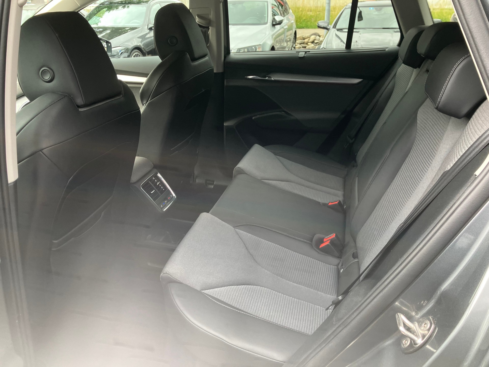SKODA Enyaq iV 80-image-7