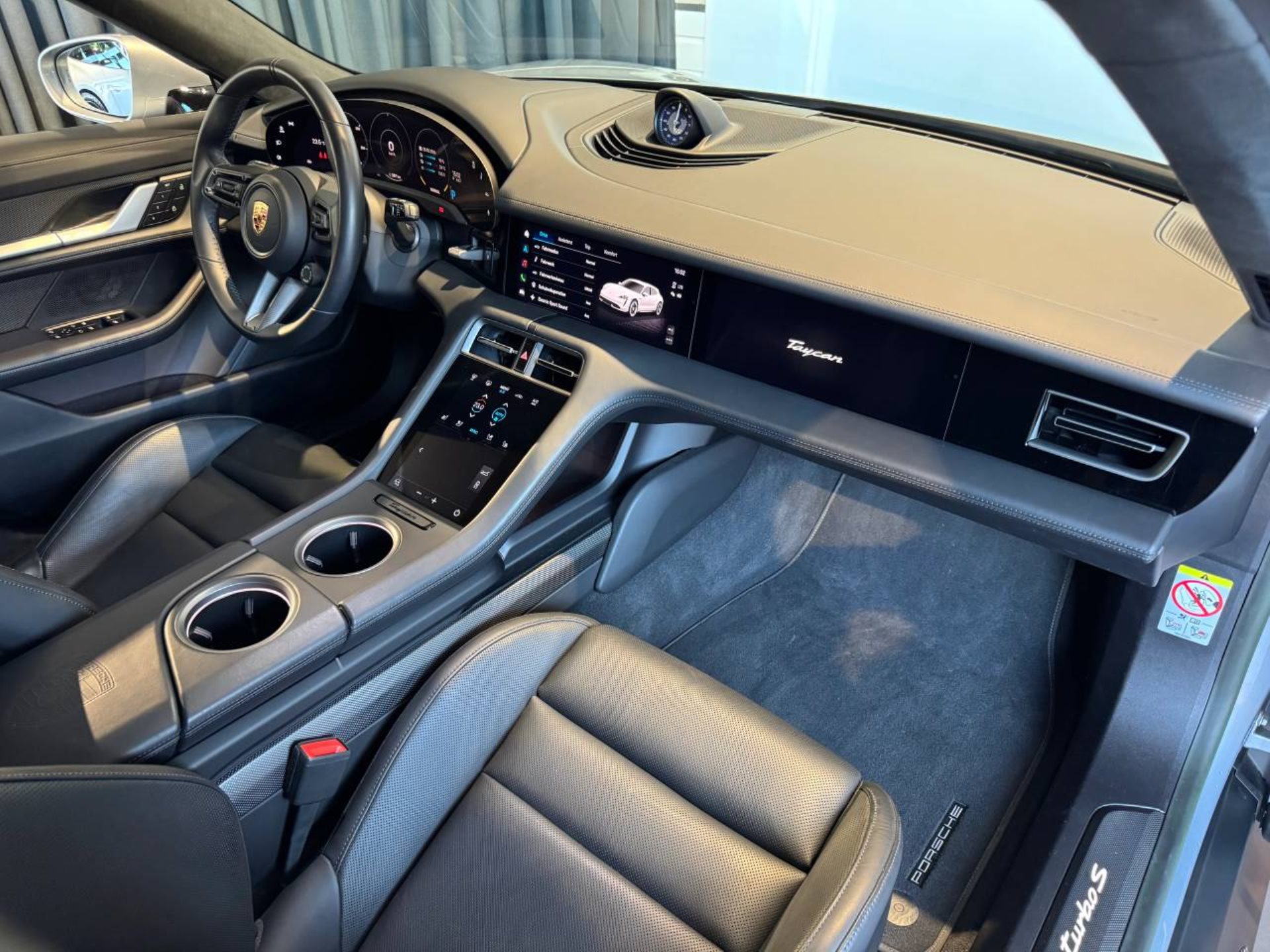 PORSCHE Taycan Turbo S Sport Turismo-image-19