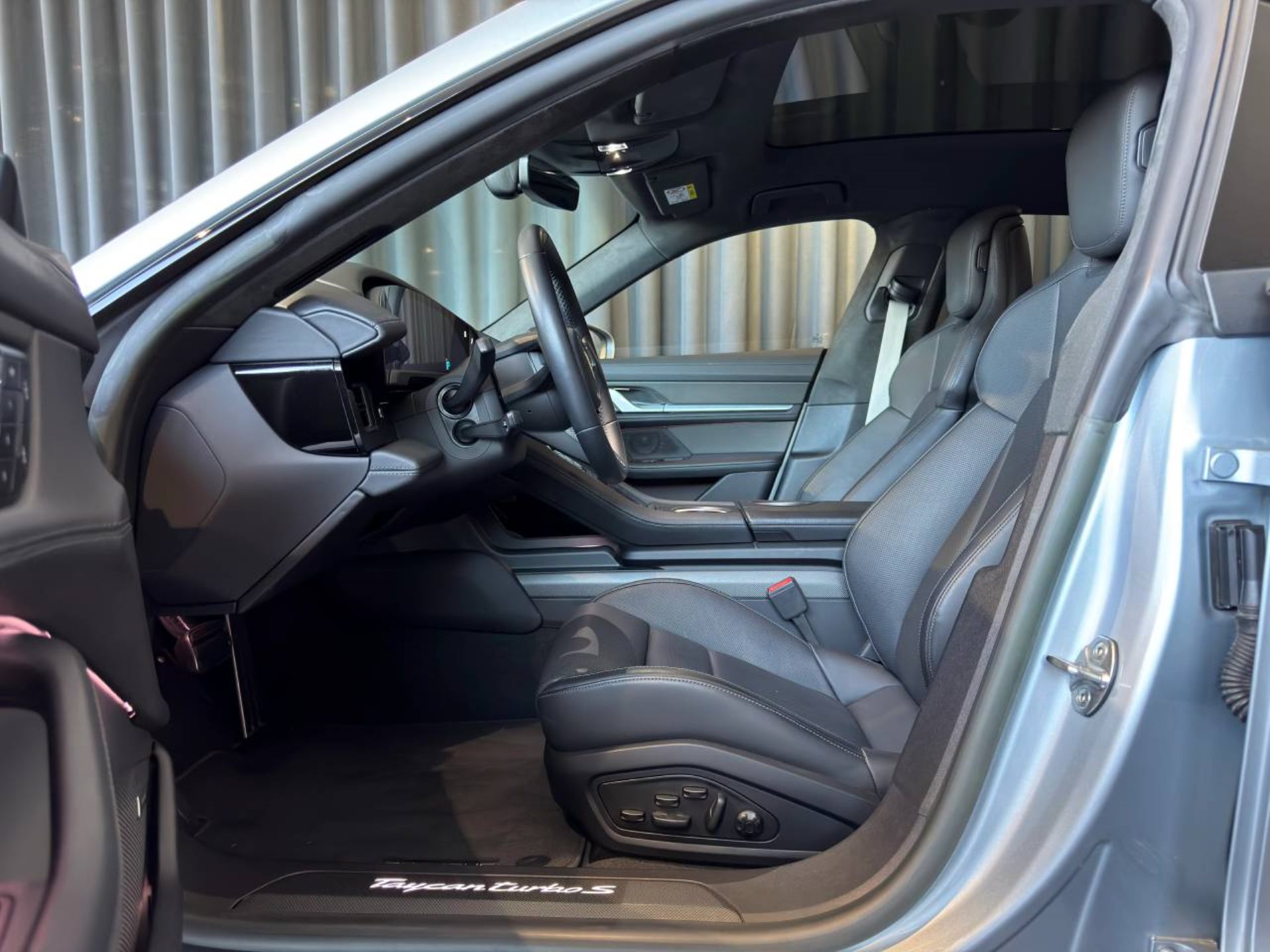 PORSCHE Taycan Turbo S Sport Turismo-image-4