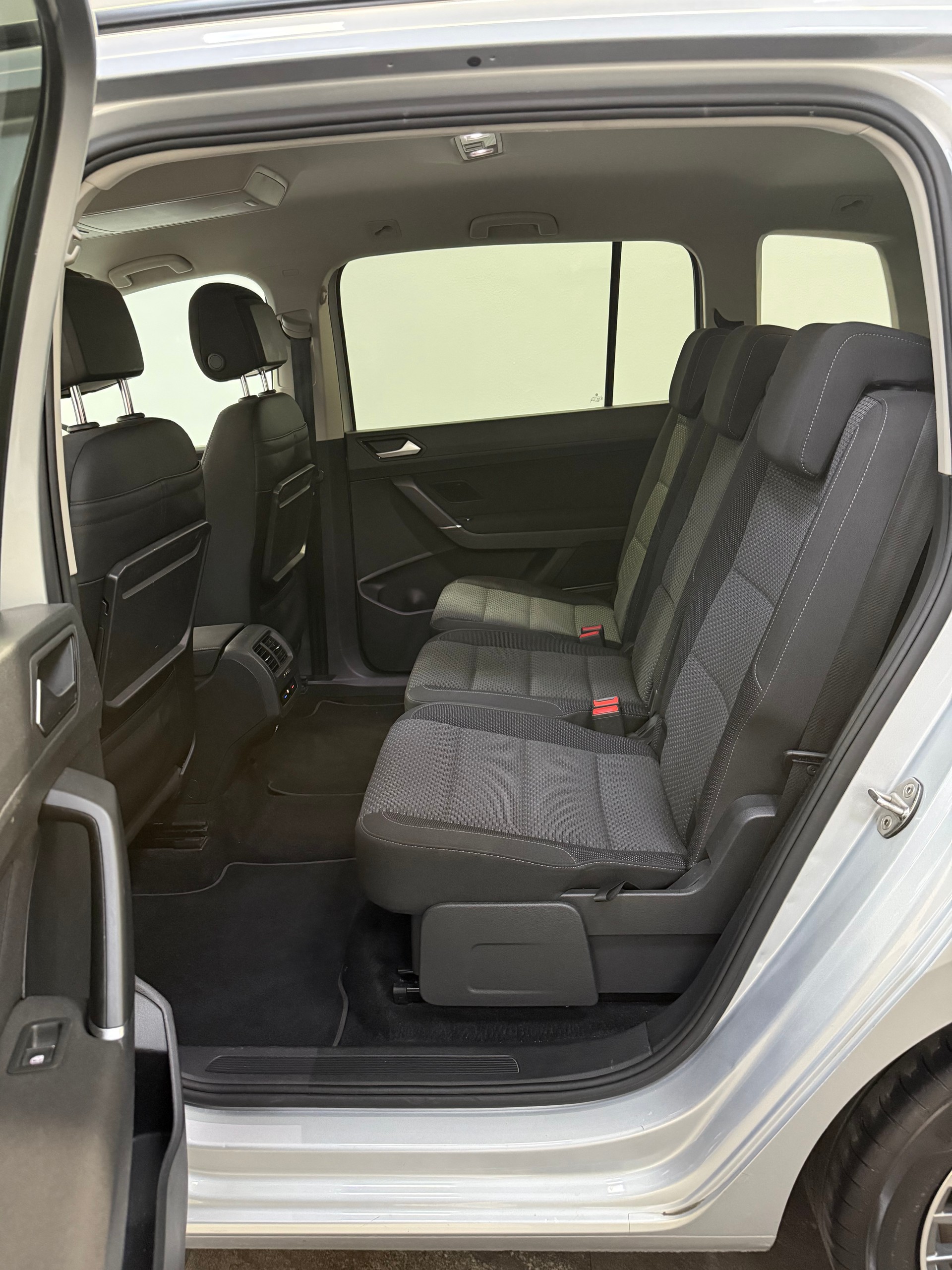 VW Touran 1.6 TDI BlueMotion Technology Trendline DSG-image-13