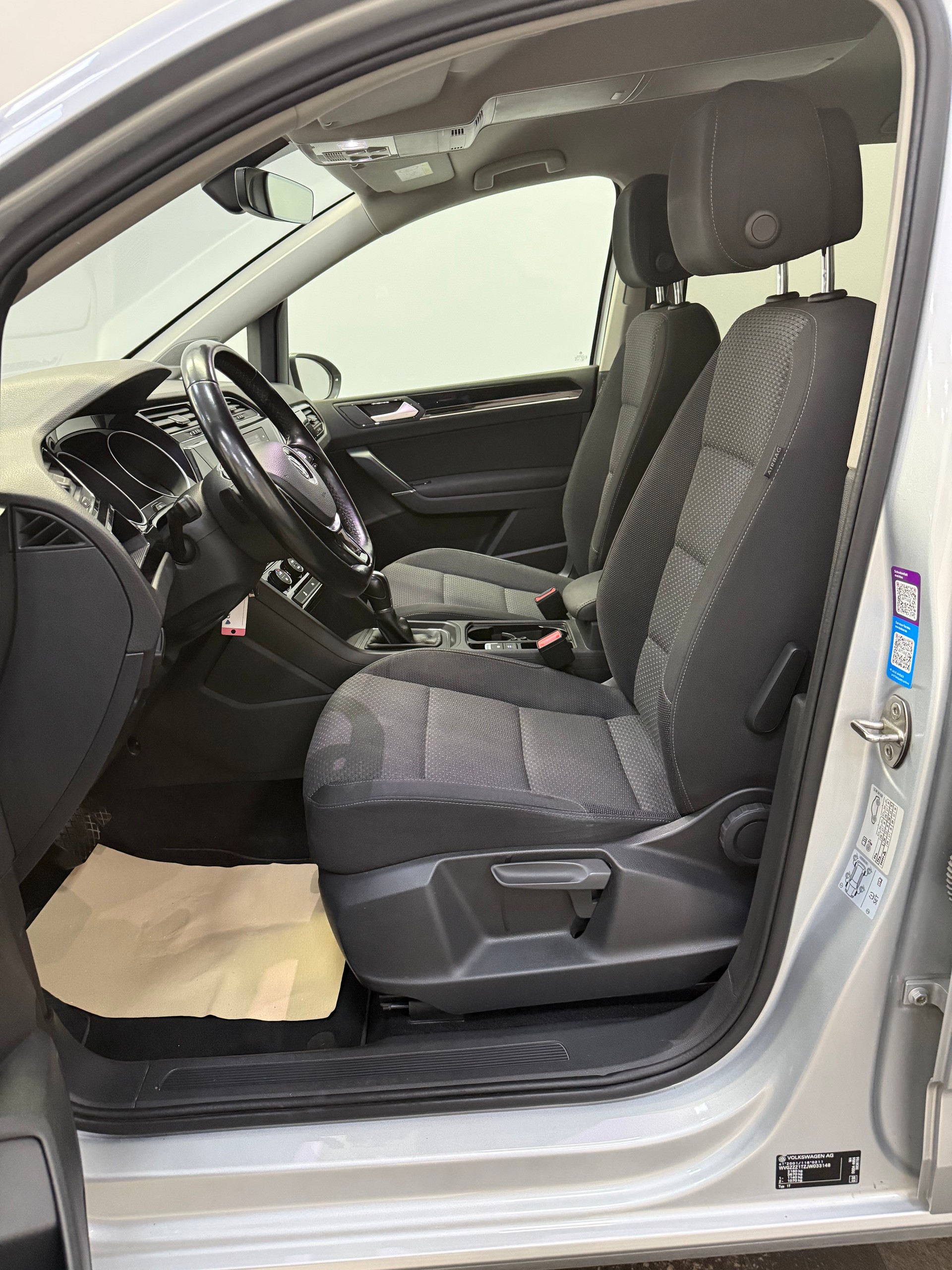 VW Touran 1.6 TDI BlueMotion Technology Trendline DSG-image-12