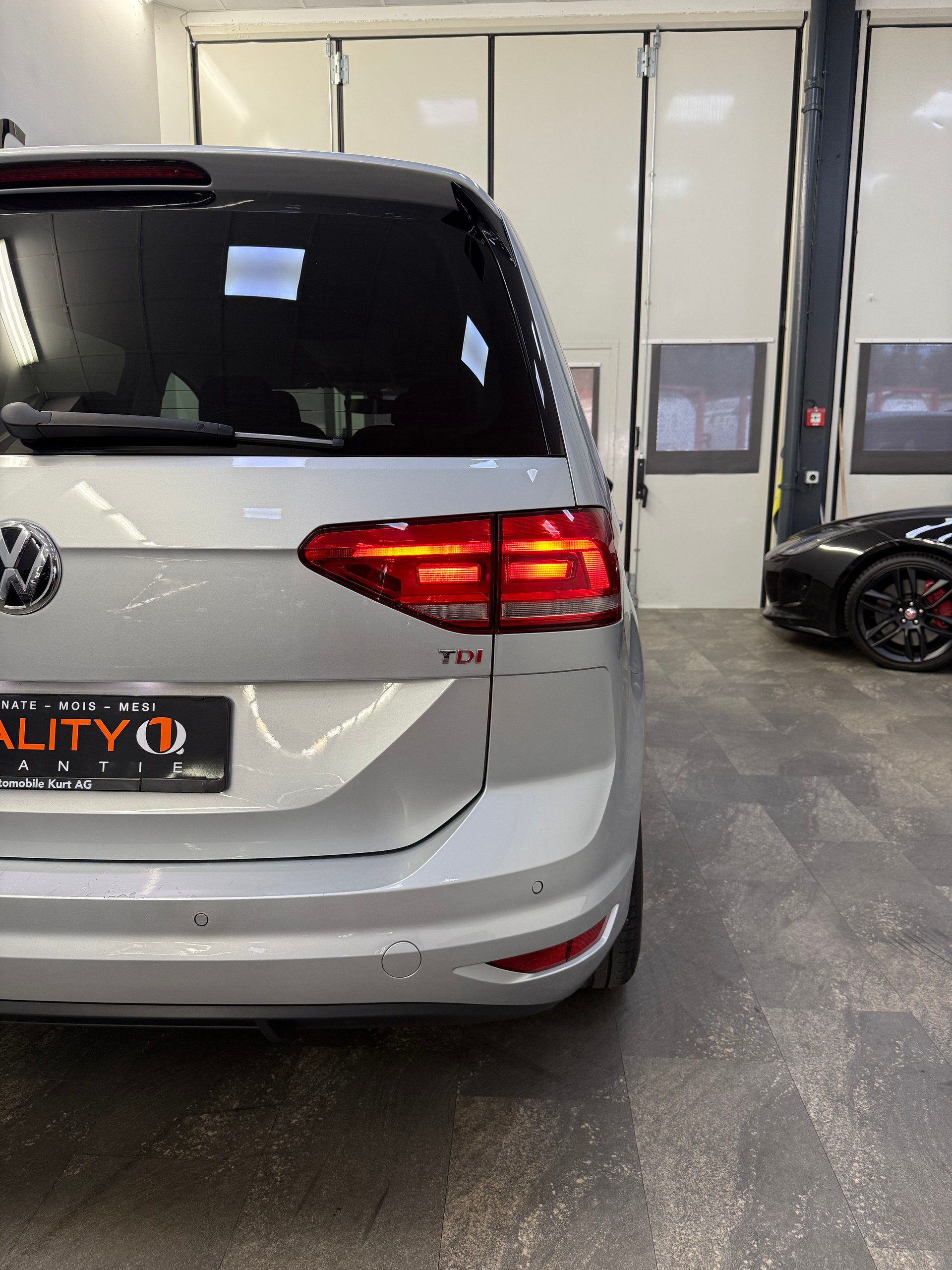 VW Touran 1.6 TDI BlueMotion Technology Trendline DSG-image-5
