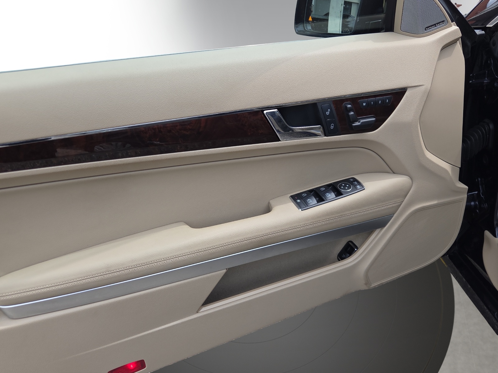 MERCEDES-BENZ E 350 CGI BlueEfficiency 7G-Tronic-image-14