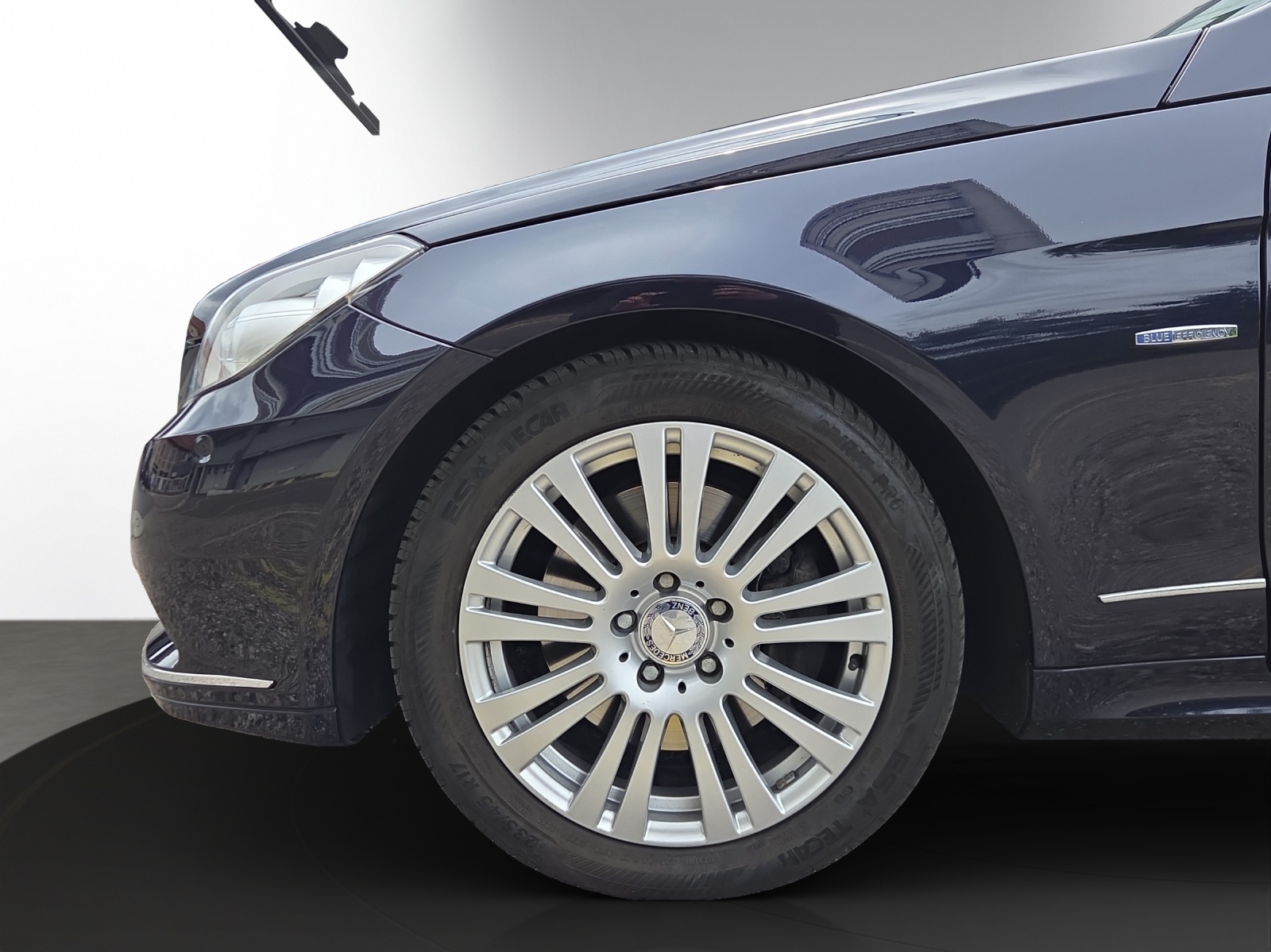 MERCEDES-BENZ E 350 CGI BlueEfficiency 7G-Tronic-showroom-element-3