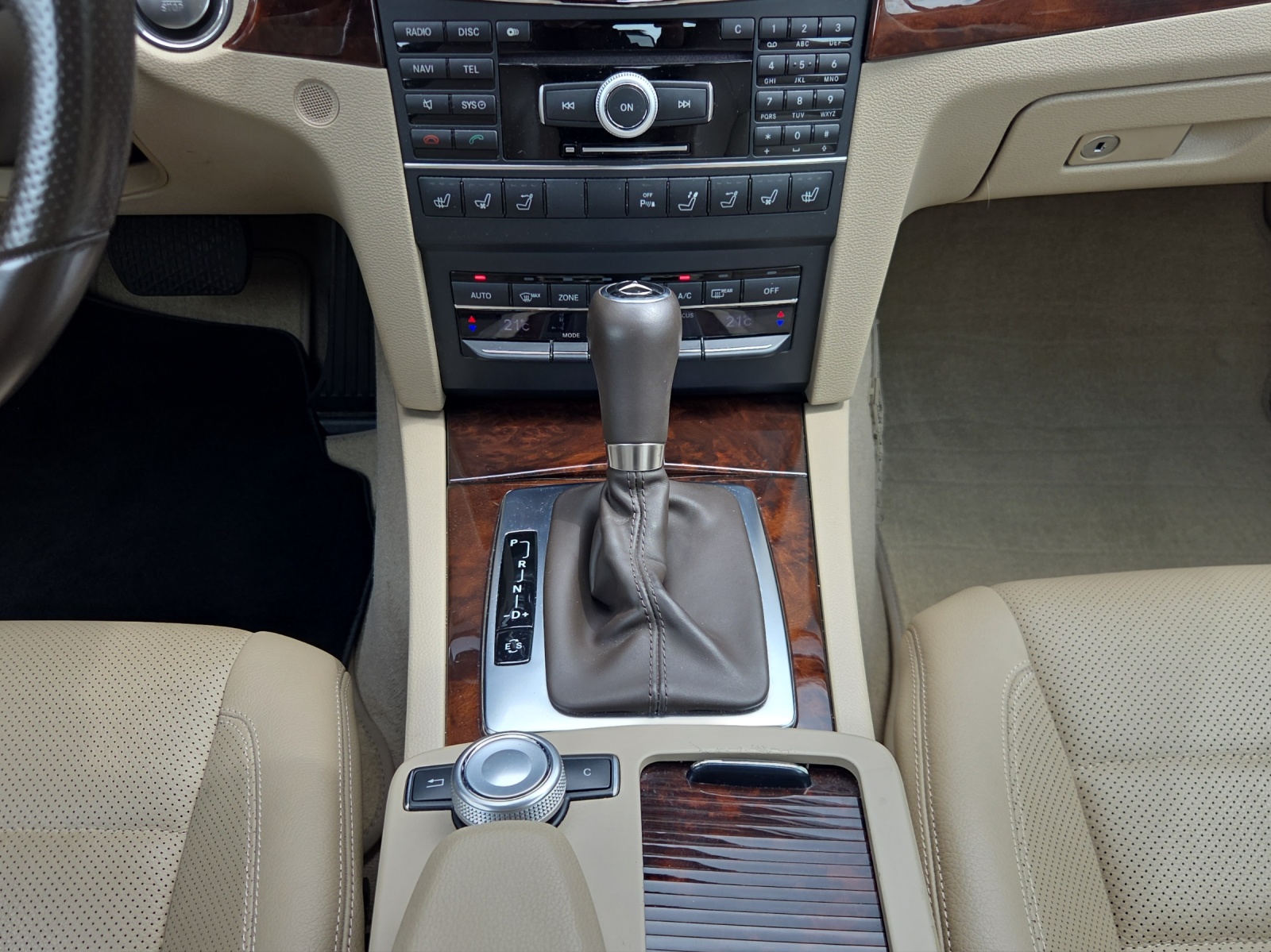 MERCEDES-BENZ E 350 CGI BlueEfficiency 7G-Tronic-image-13