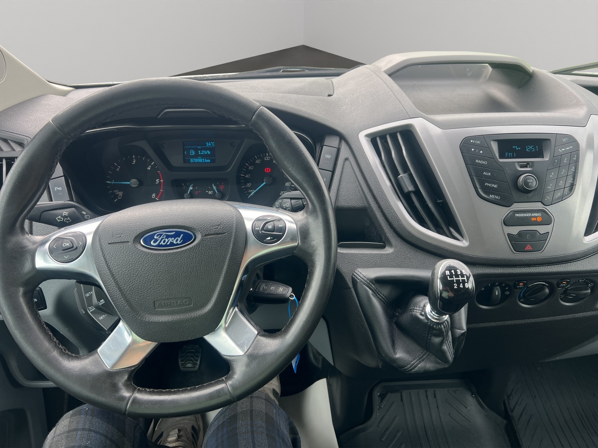 FORD Transit Van 350 L2H3 Ambiente 4WD-image-13