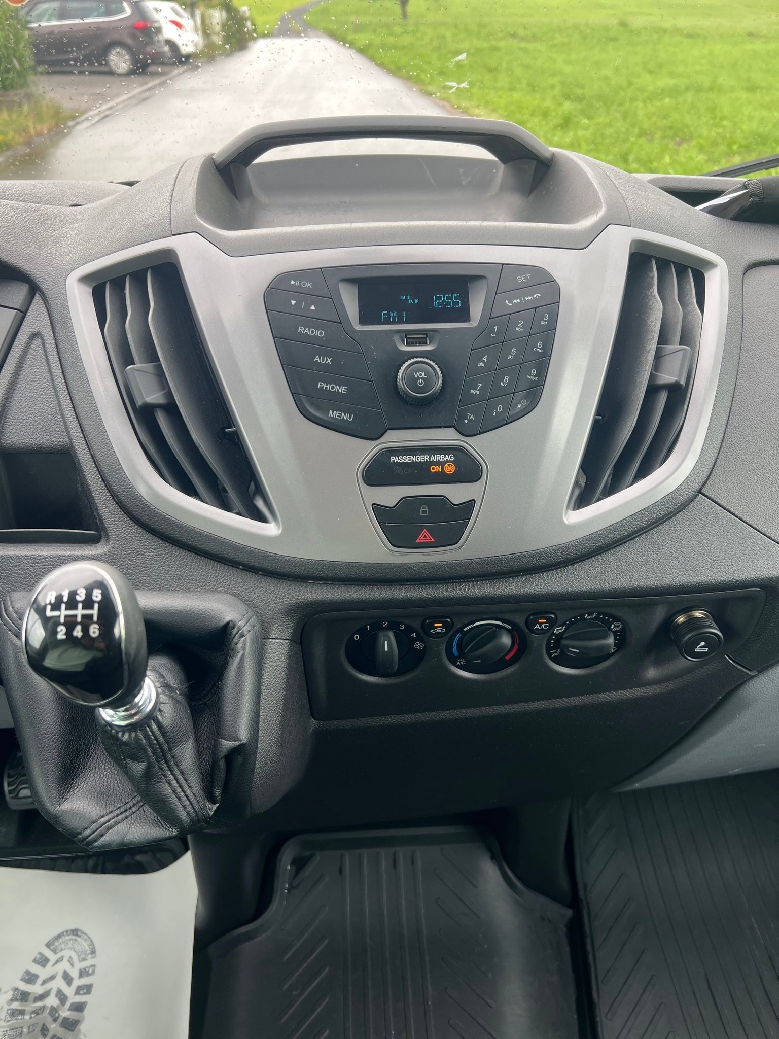 FORD Transit Van 350 L2H3 Ambiente 4WD-image-12