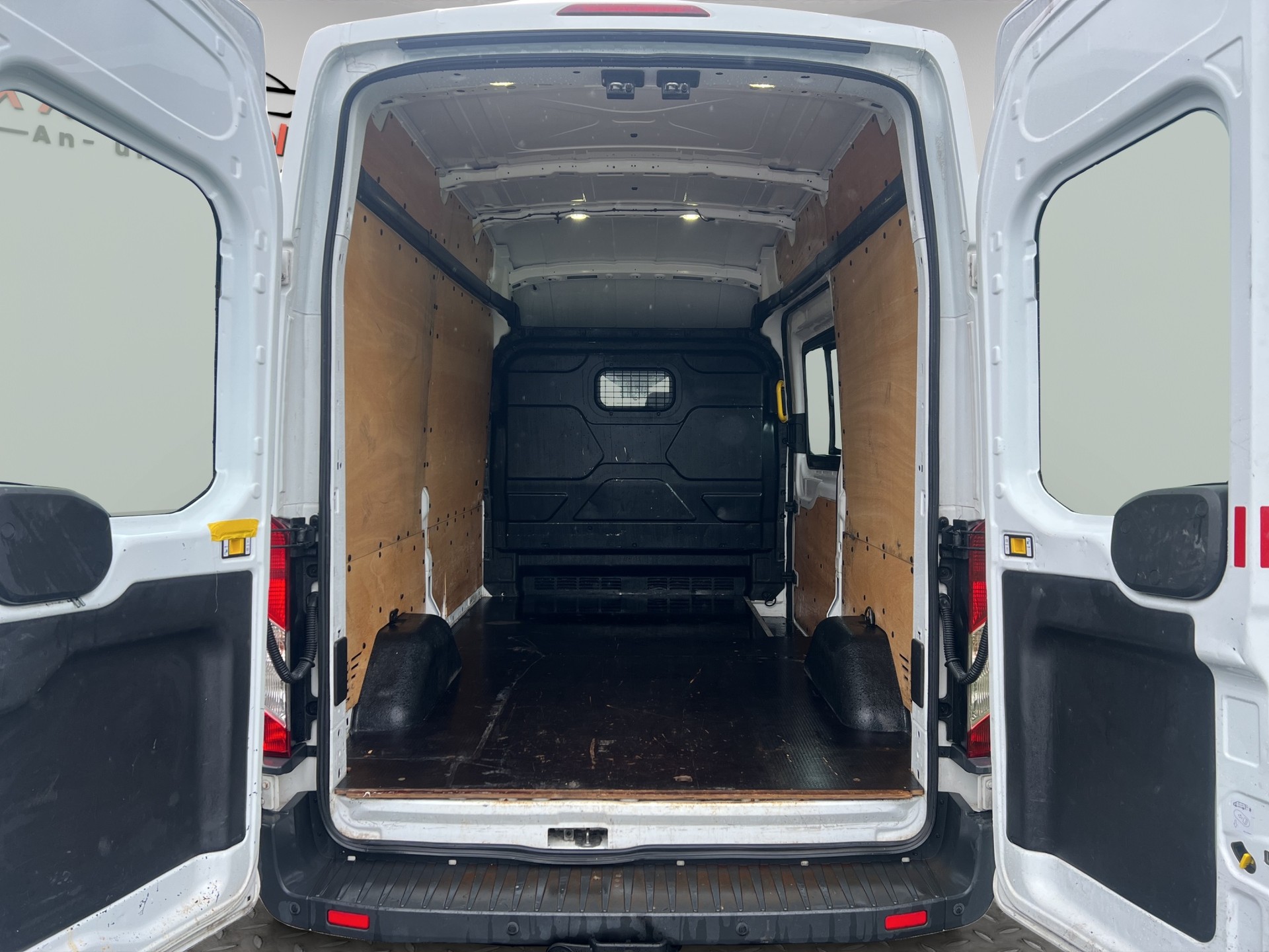 FORD Transit Van 350 L2H3 Ambiente 4WD-image-5