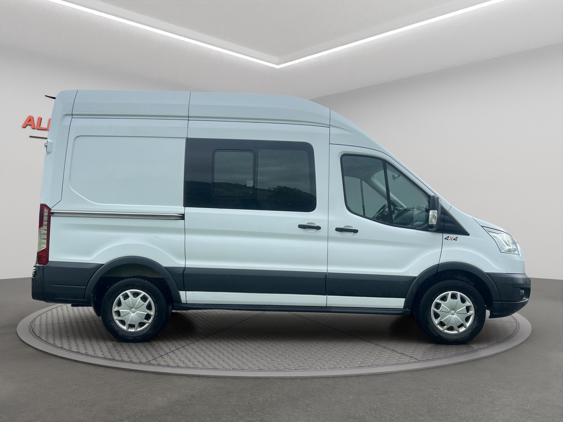 FORD Transit Van 350 L2H3 Ambiente 4WD-image-7
