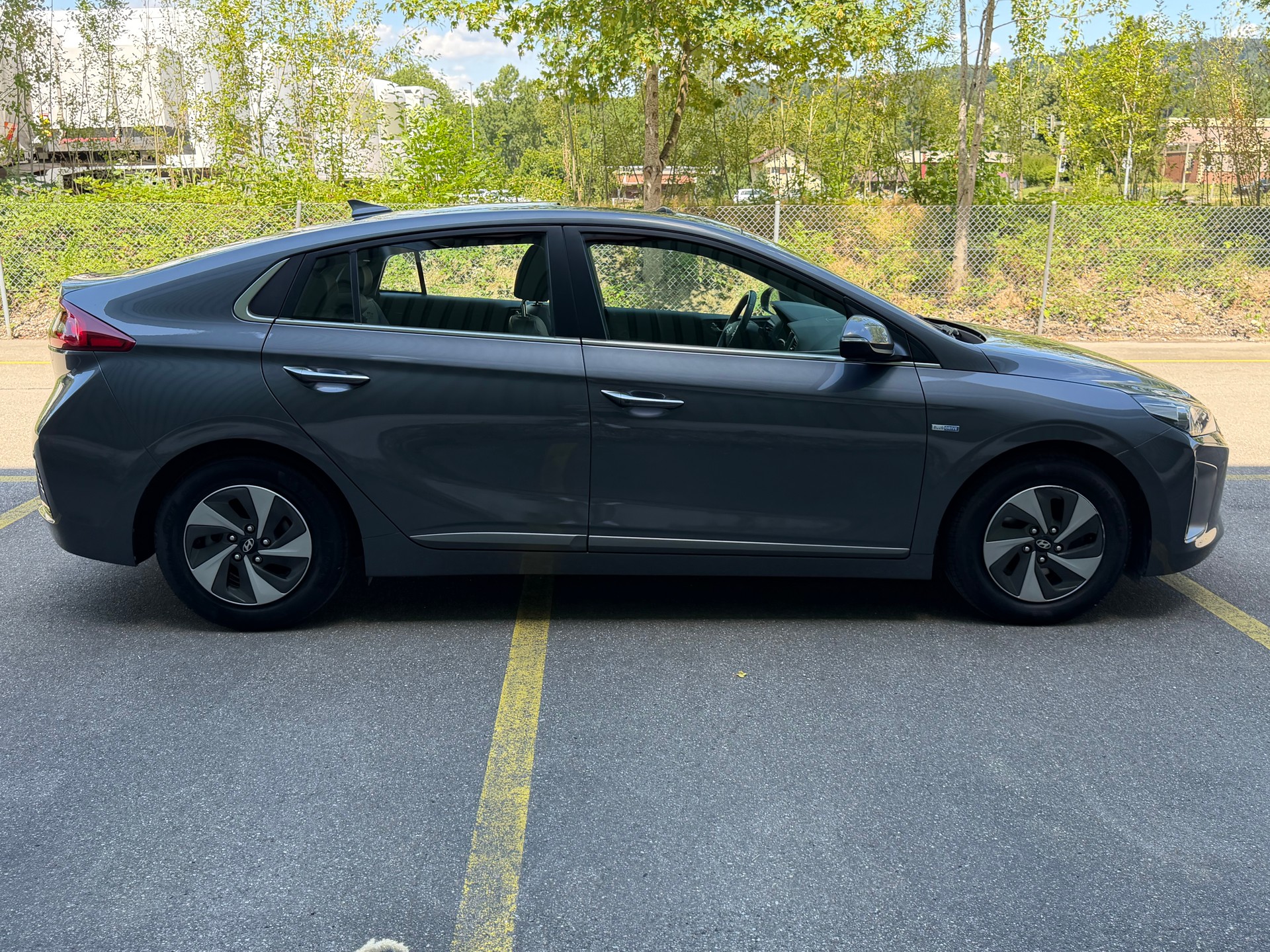 HYUNDAI Ioniq 1.6 GDi HEV Launch Plus DCT-showroom-element-3