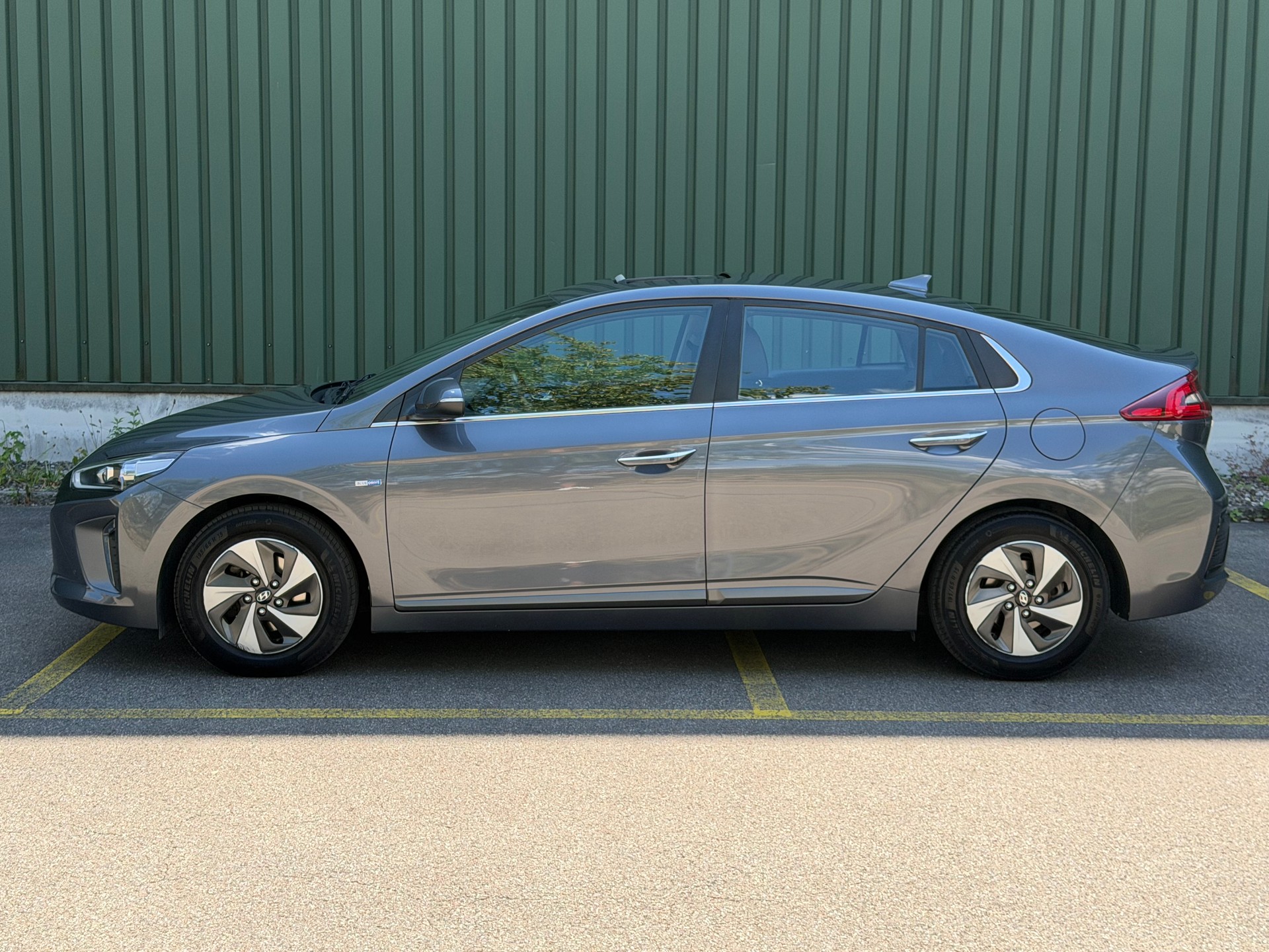 HYUNDAI Ioniq 1.6 GDi HEV Launch Plus DCT-image-7