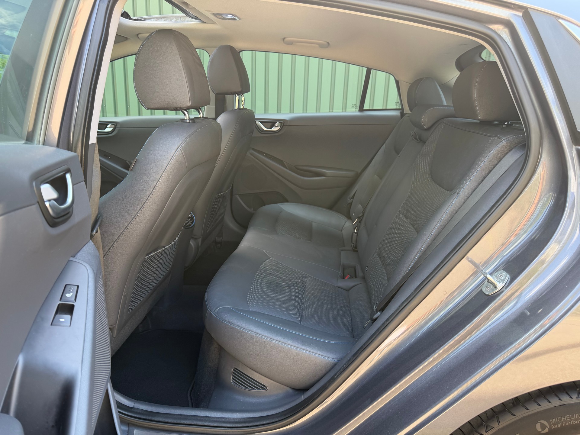 HYUNDAI Ioniq 1.6 GDi HEV Launch Plus DCT-image-12