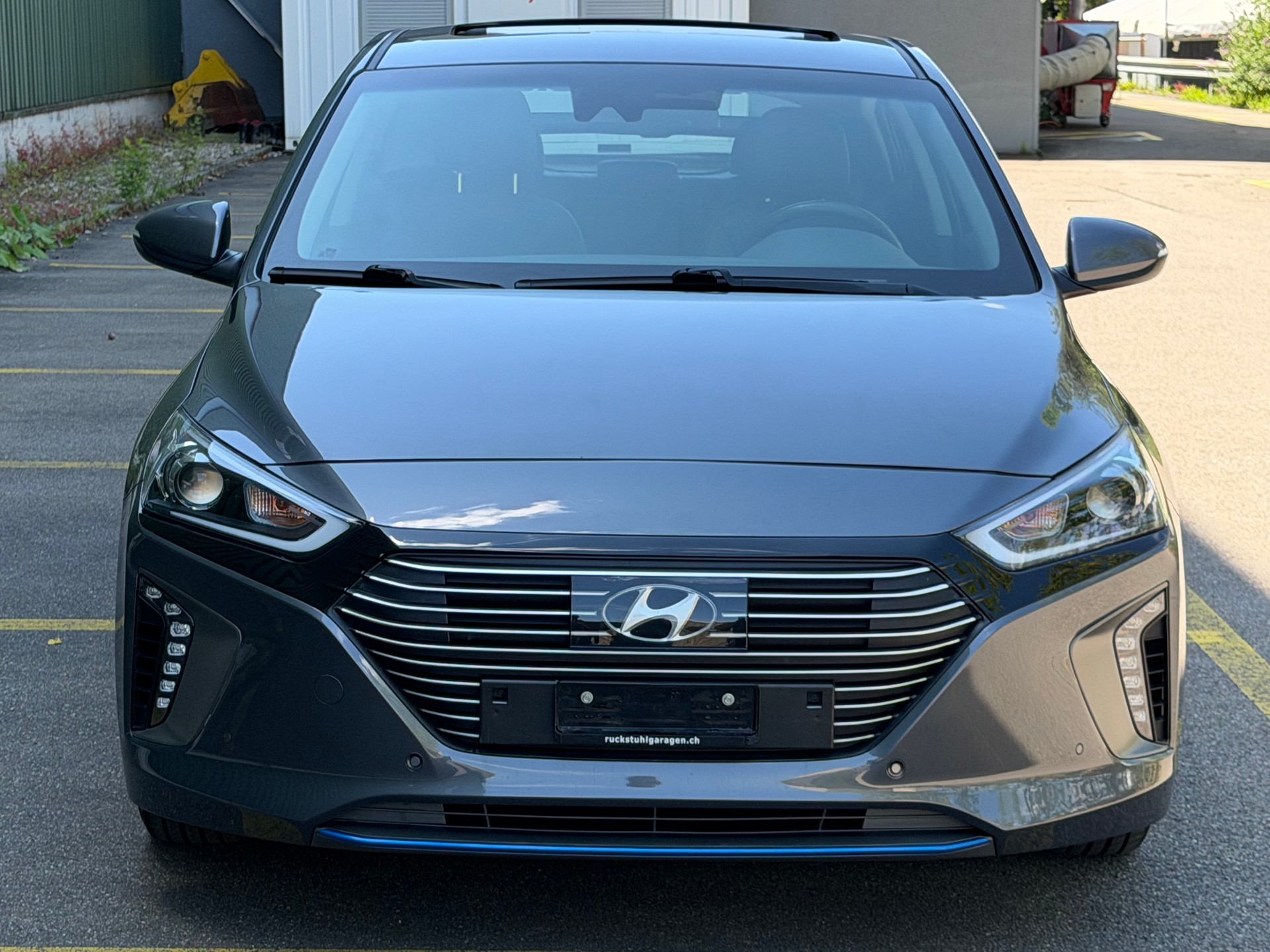 HYUNDAI Ioniq 1.6 GDi HEV Launch Plus DCT-showroom-element-1