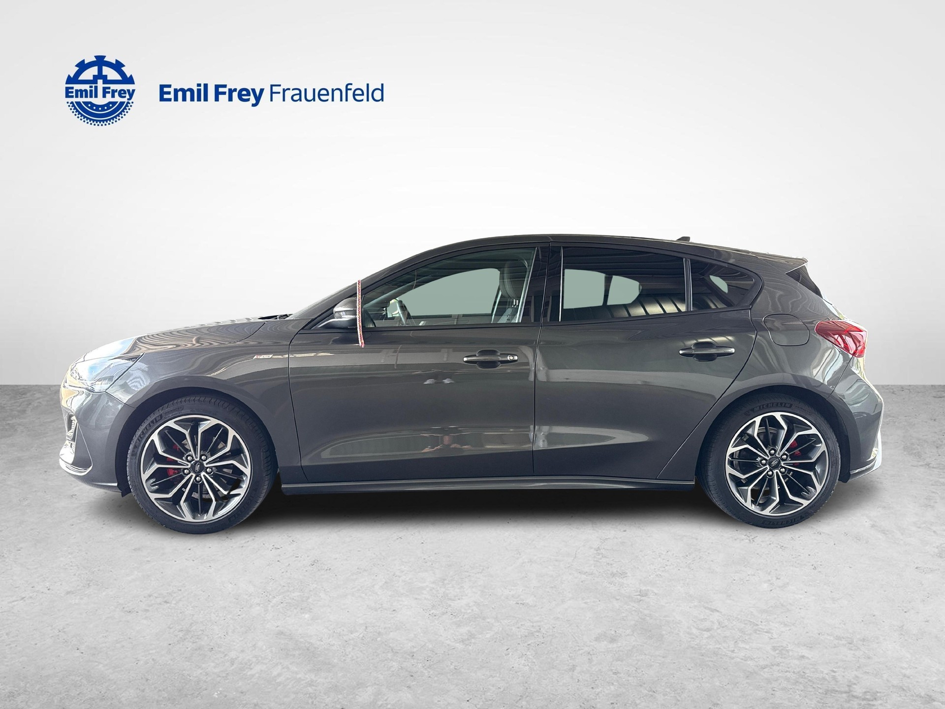 FORD Focus 1.0i EcoB Hybrid 155 ST-Line X-showroom-element-1