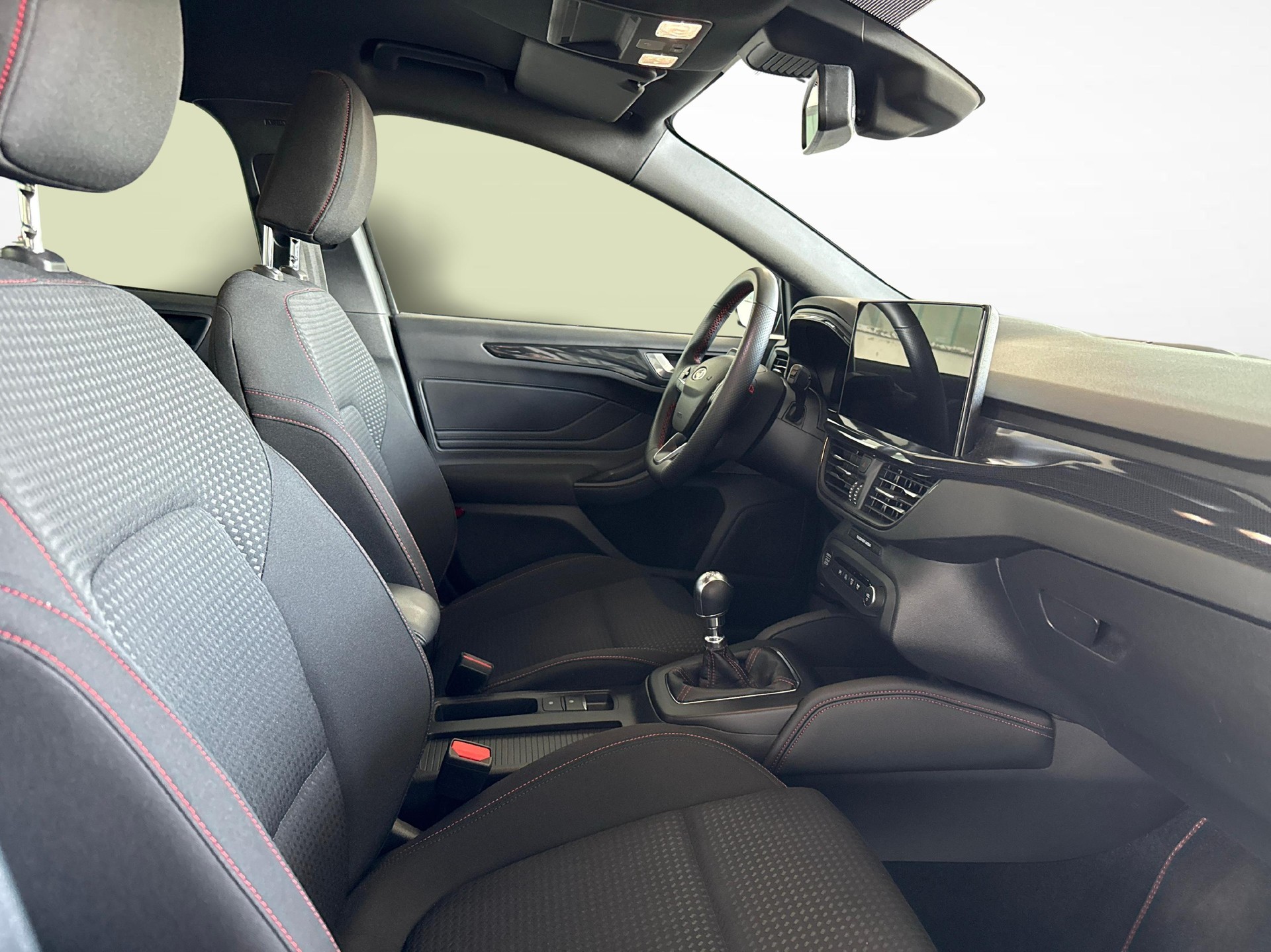 FORD Focus 1.0i EcoB Hybrid 155 ST-Line X-image-9
