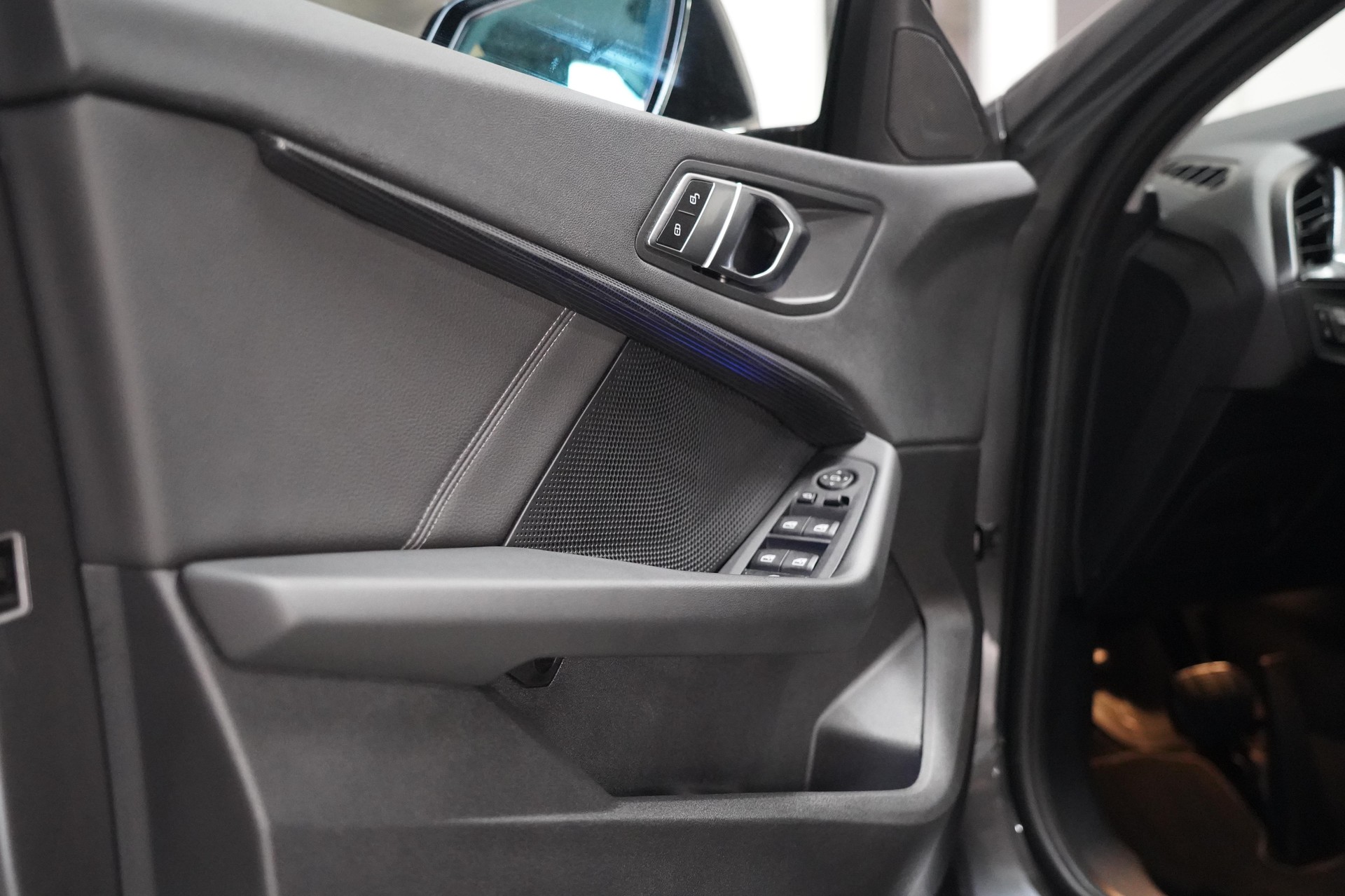 BMW 118i Steptronic-image-10
