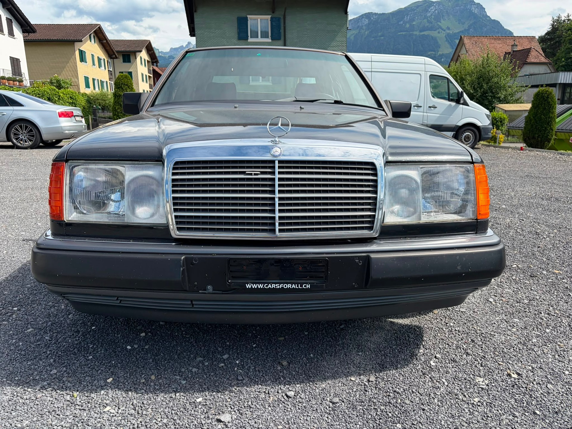 MERCEDES-BENZ E 300 24-image-2