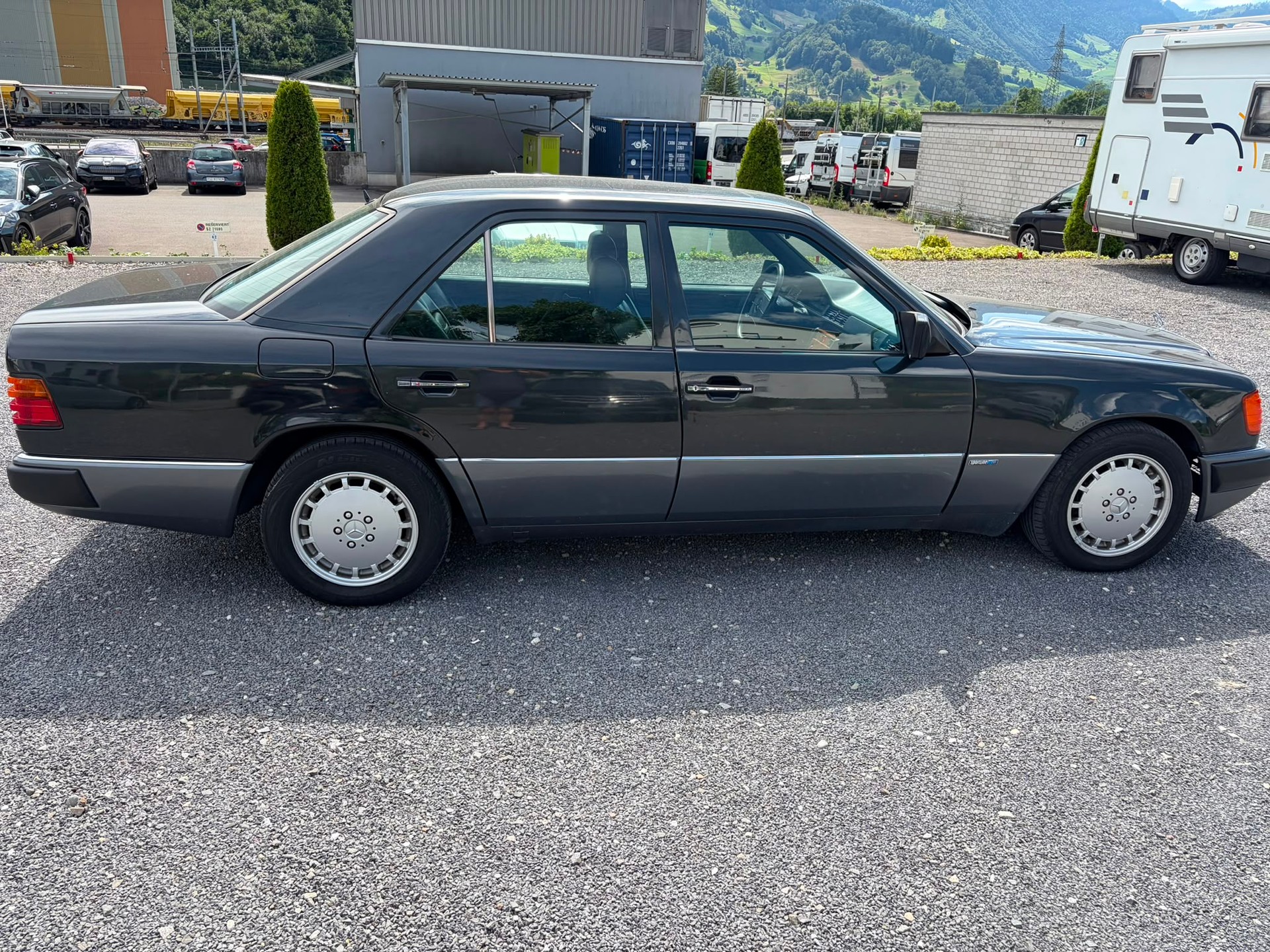 MERCEDES-BENZ E 300 24-image-1
