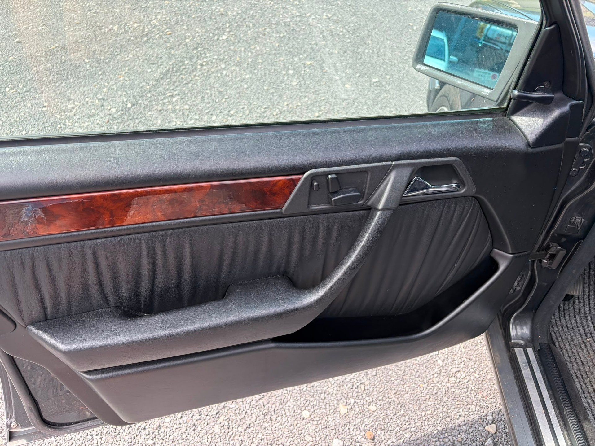 MERCEDES-BENZ E 300 24-image-9